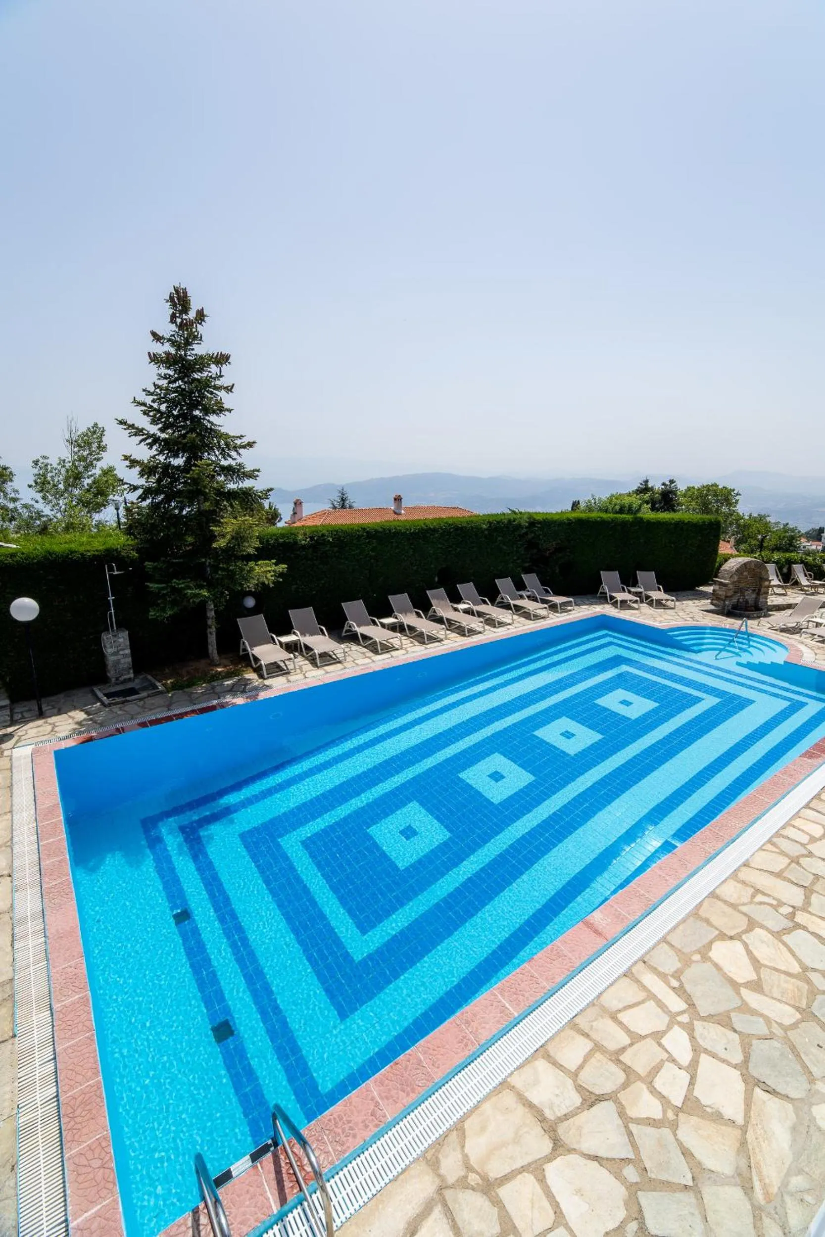 Swimming pool in Portaria Hotel