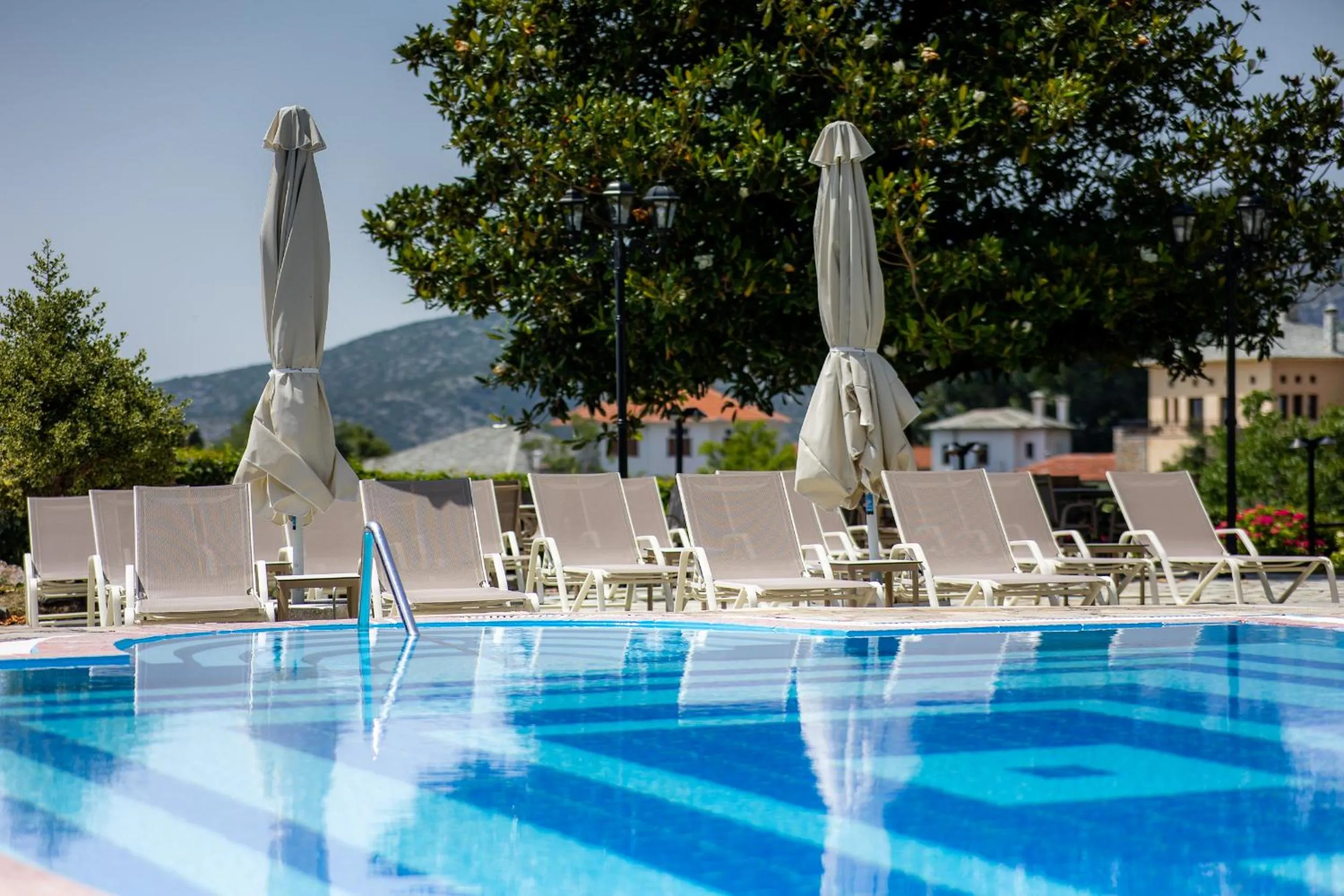 Swimming pool in Portaria Hotel