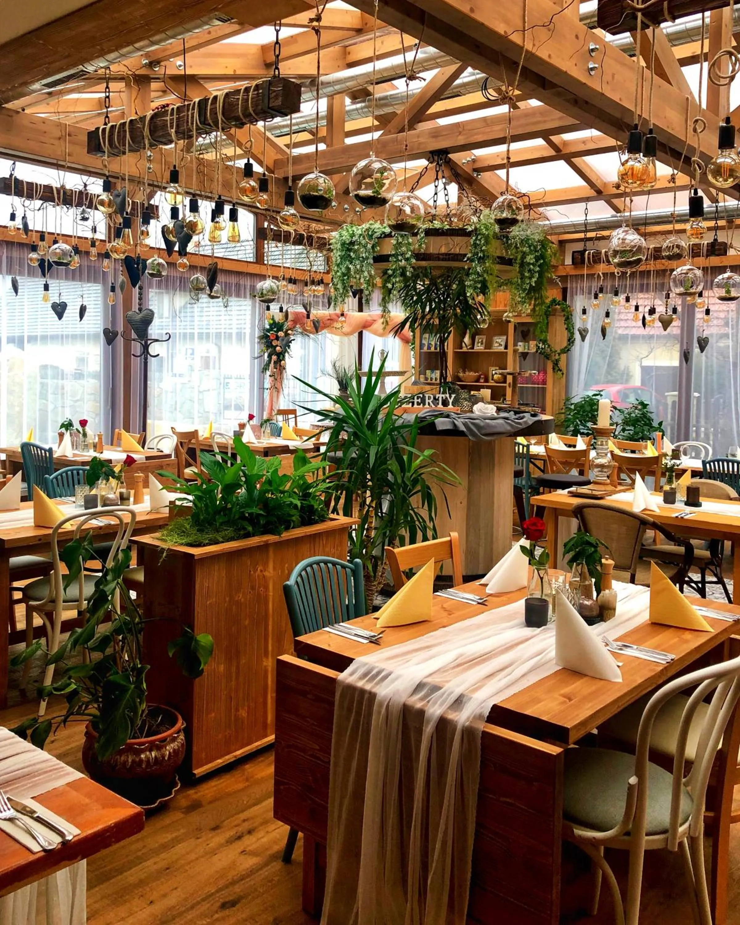 Restaurant/places to eat in Hotel McLimon