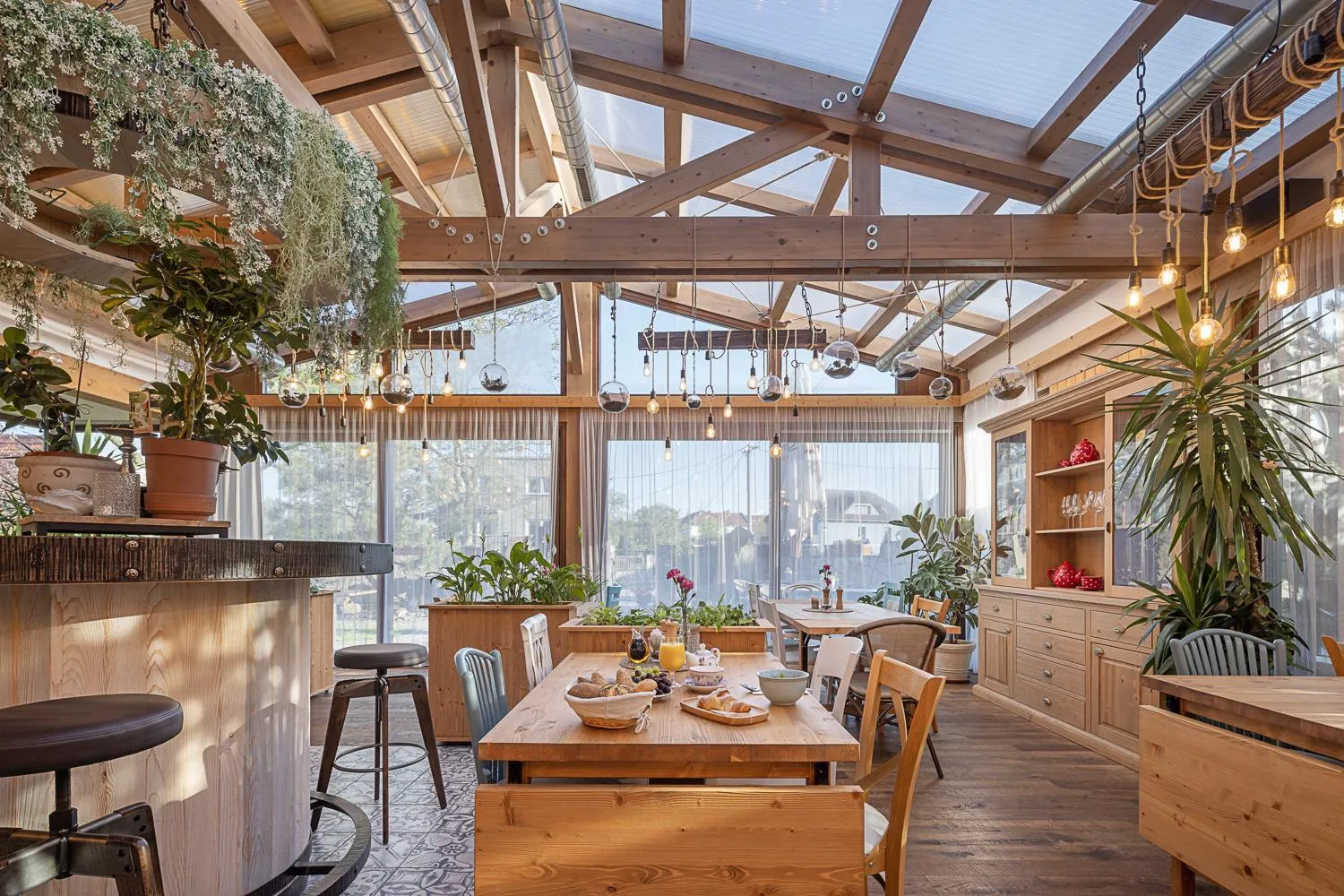 Restaurant/places to eat in Hotel McLimon