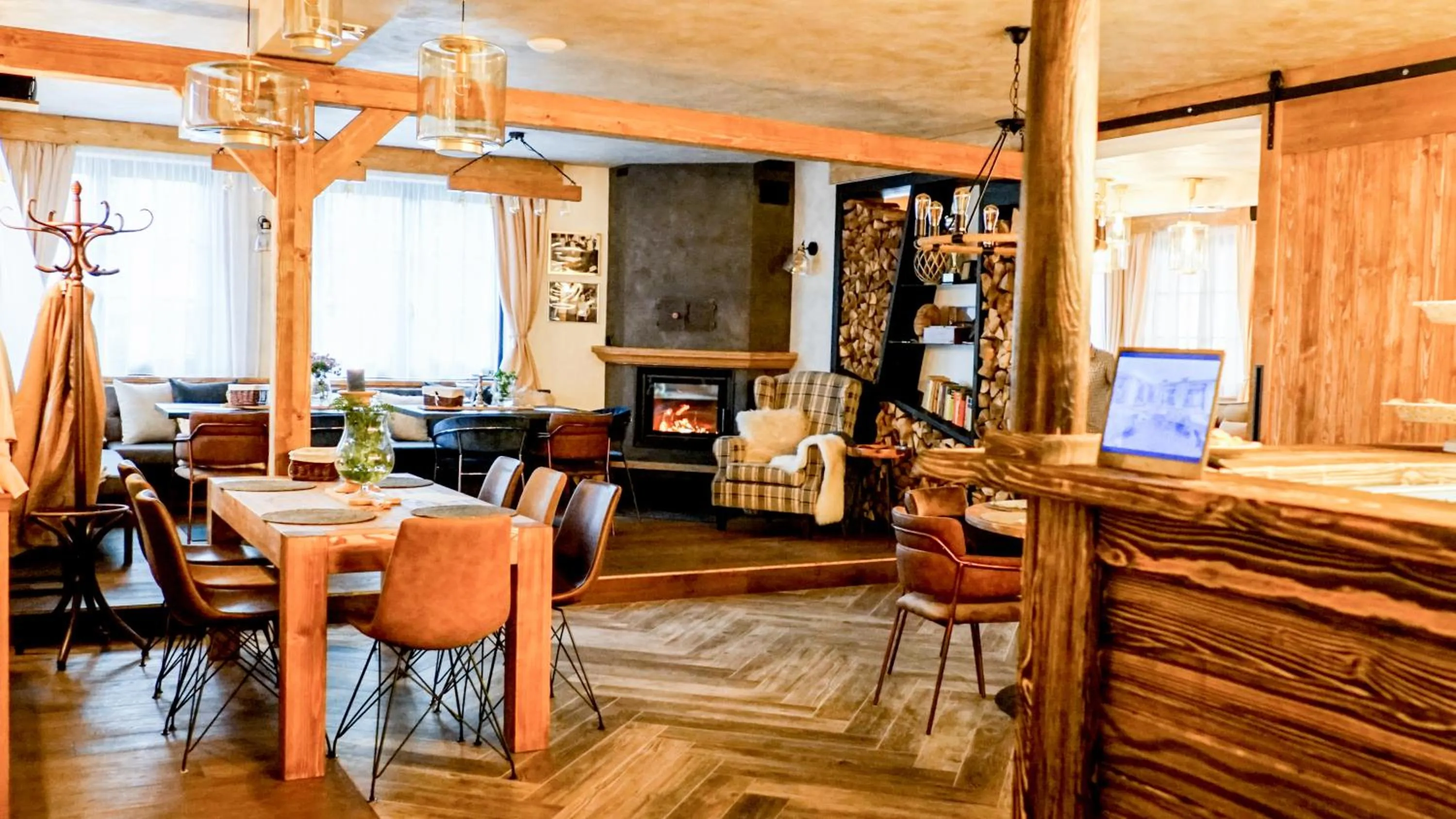 Restaurant/places to eat in Hotel McLimon