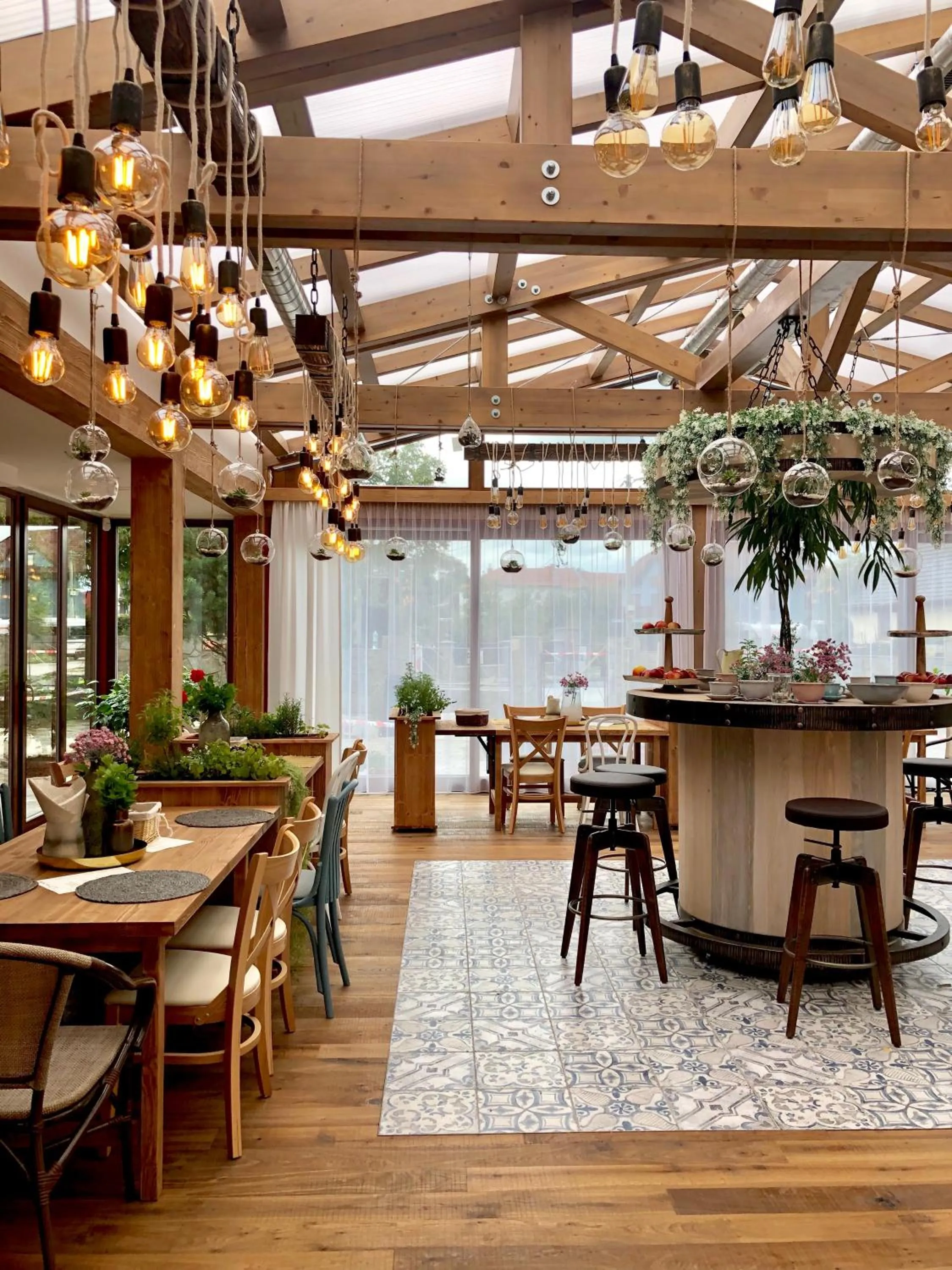 Restaurant/places to eat in Hotel McLimon