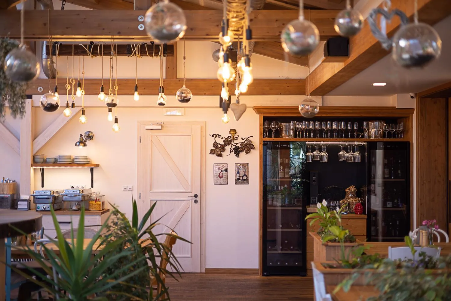 Restaurant/places to eat in Hotel McLimon