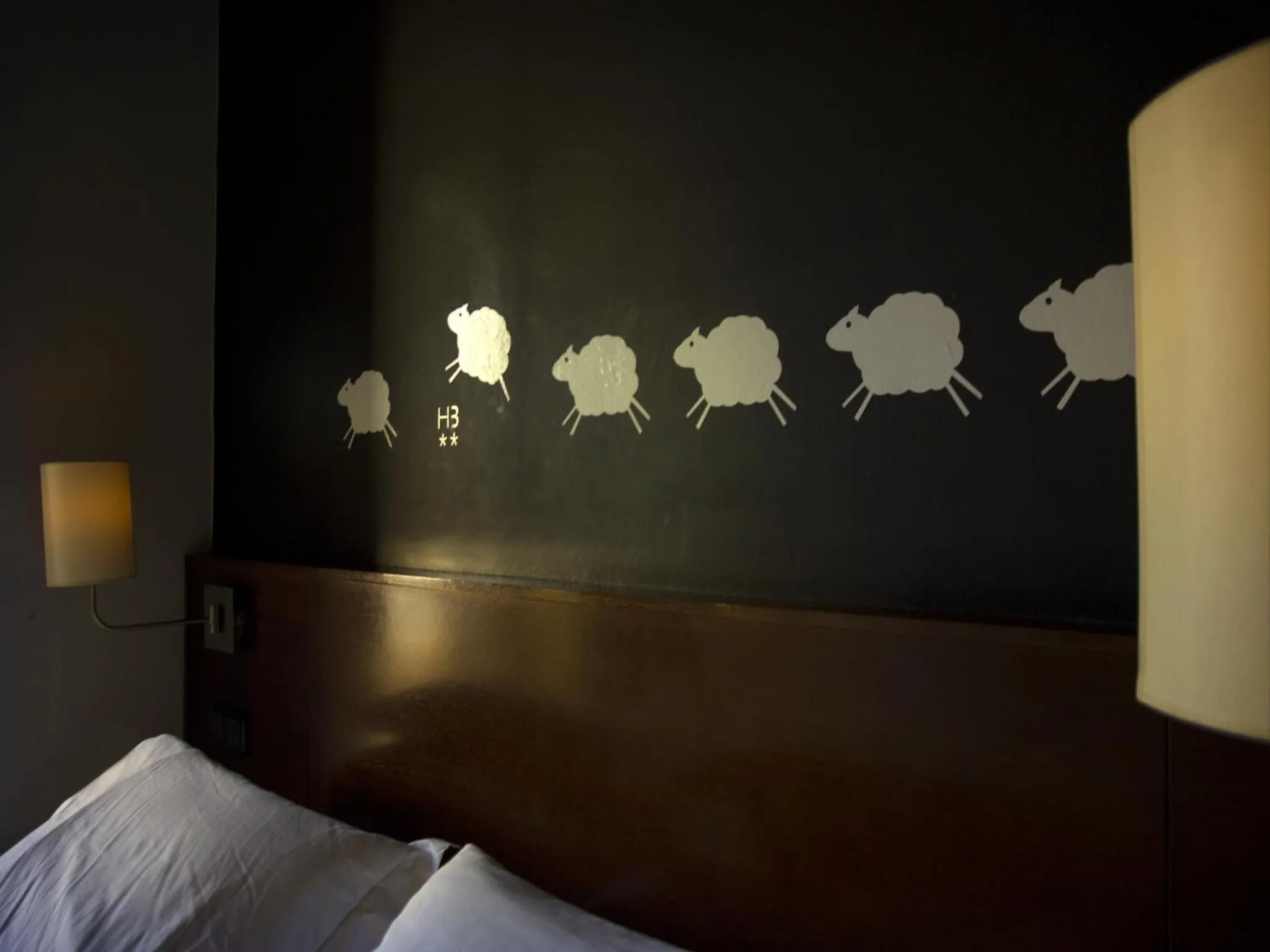 Decorative detail, Bed in Hostal Badaloní