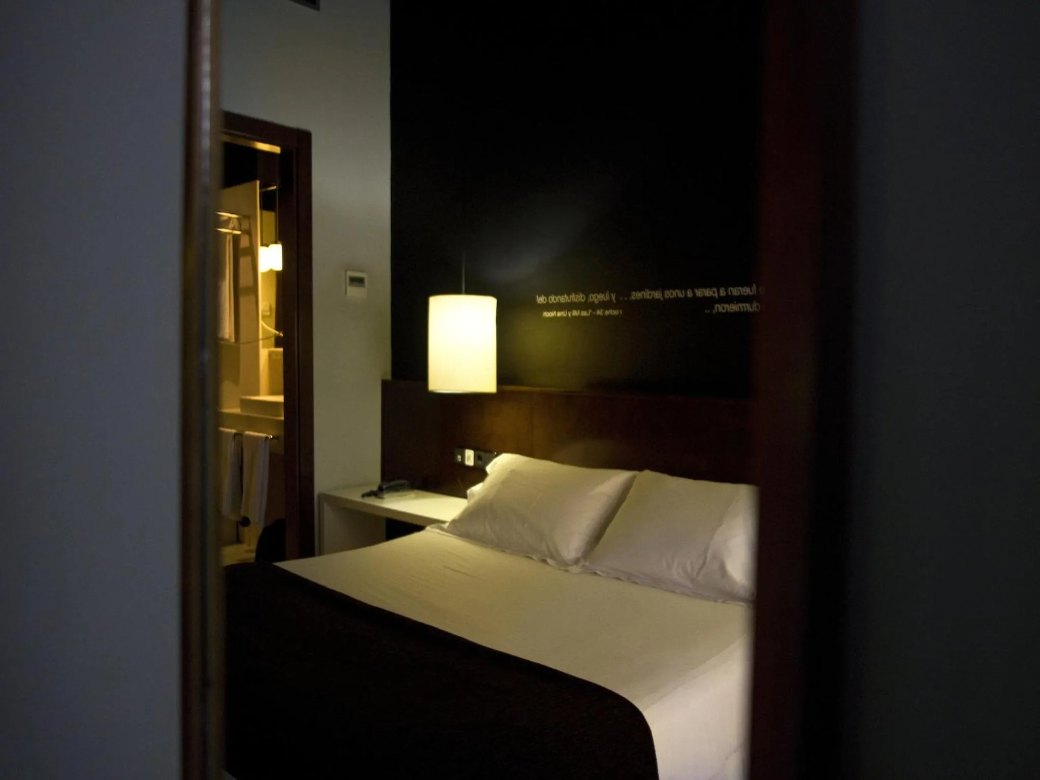 Photo of the whole room, Bed in Hostal Badaloní