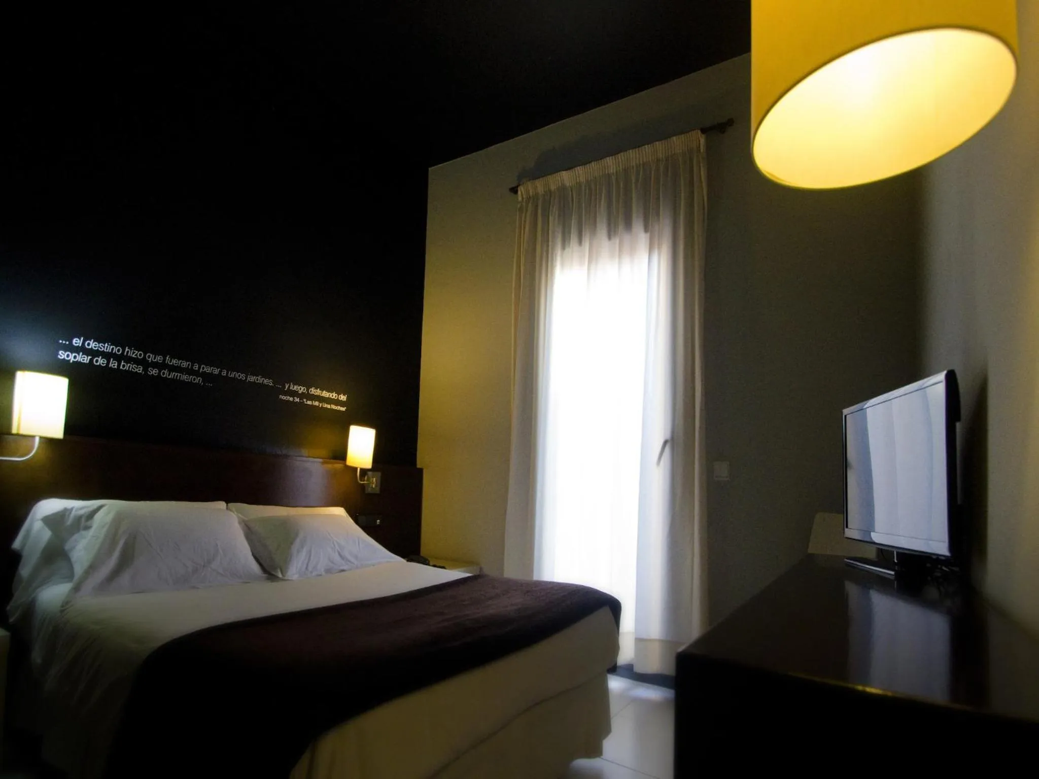 Photo of the whole room, Bed in Hostal Badaloní