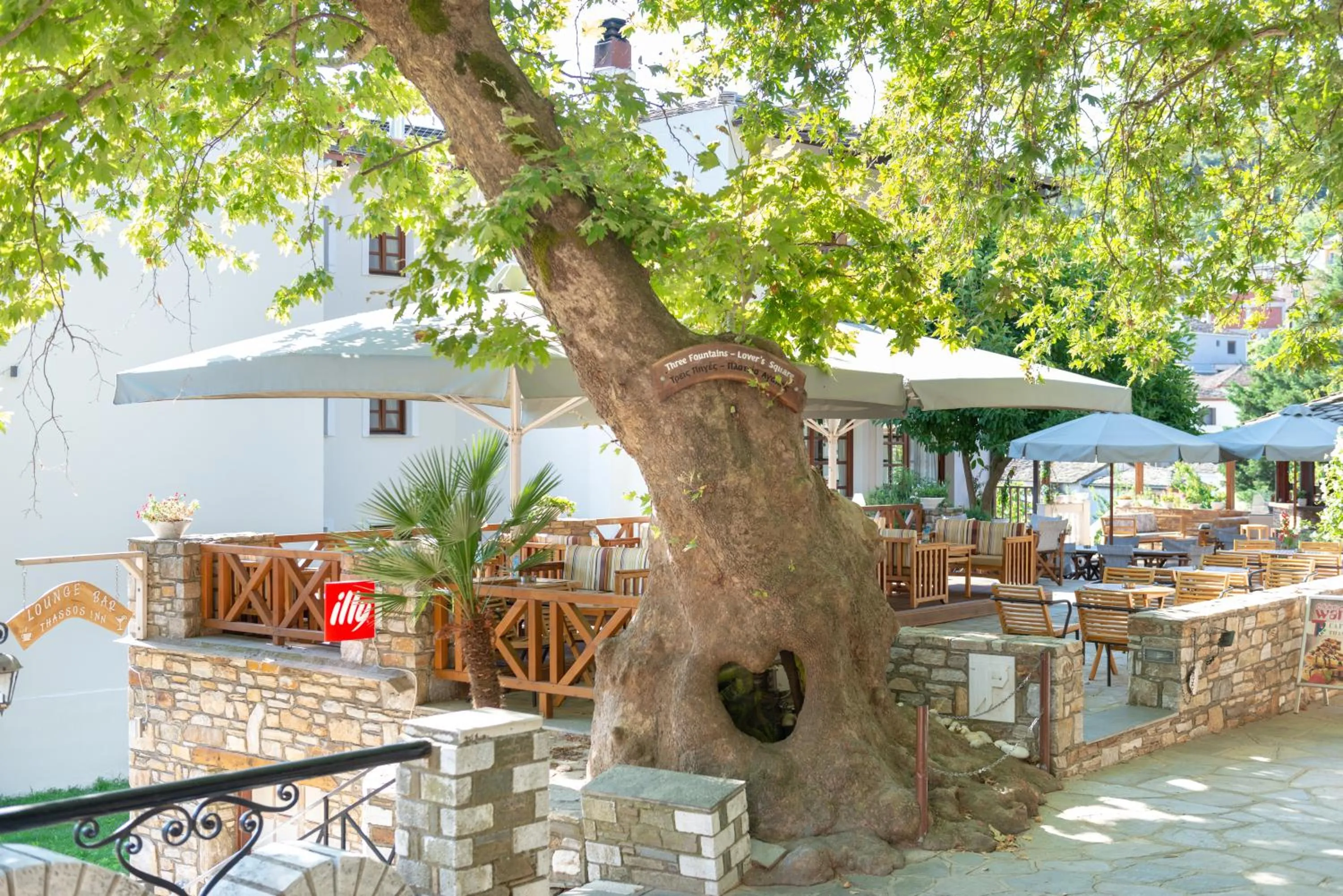 Restaurant/places to eat in Thassos Inn