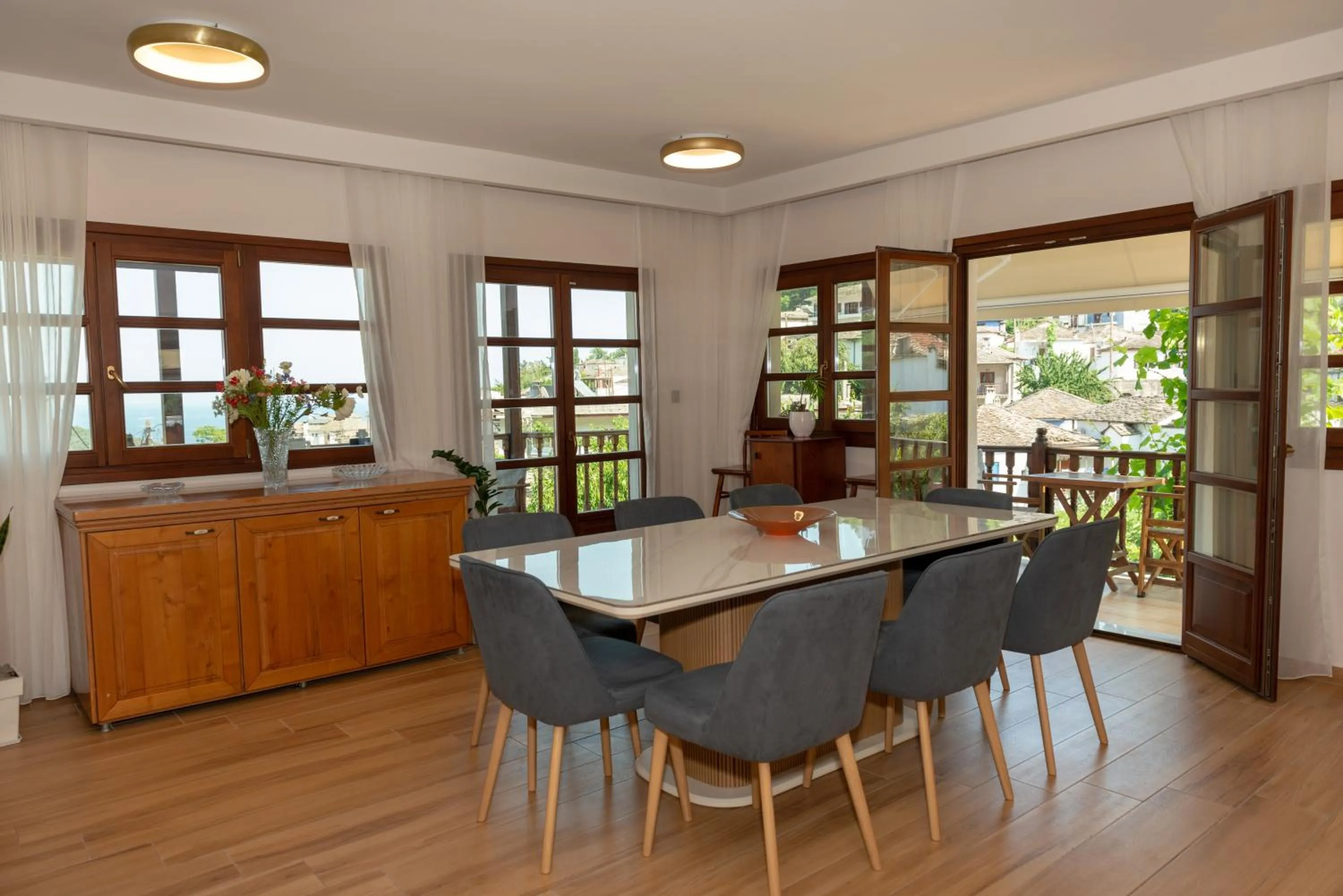 Restaurant/places to eat in Thassos Inn