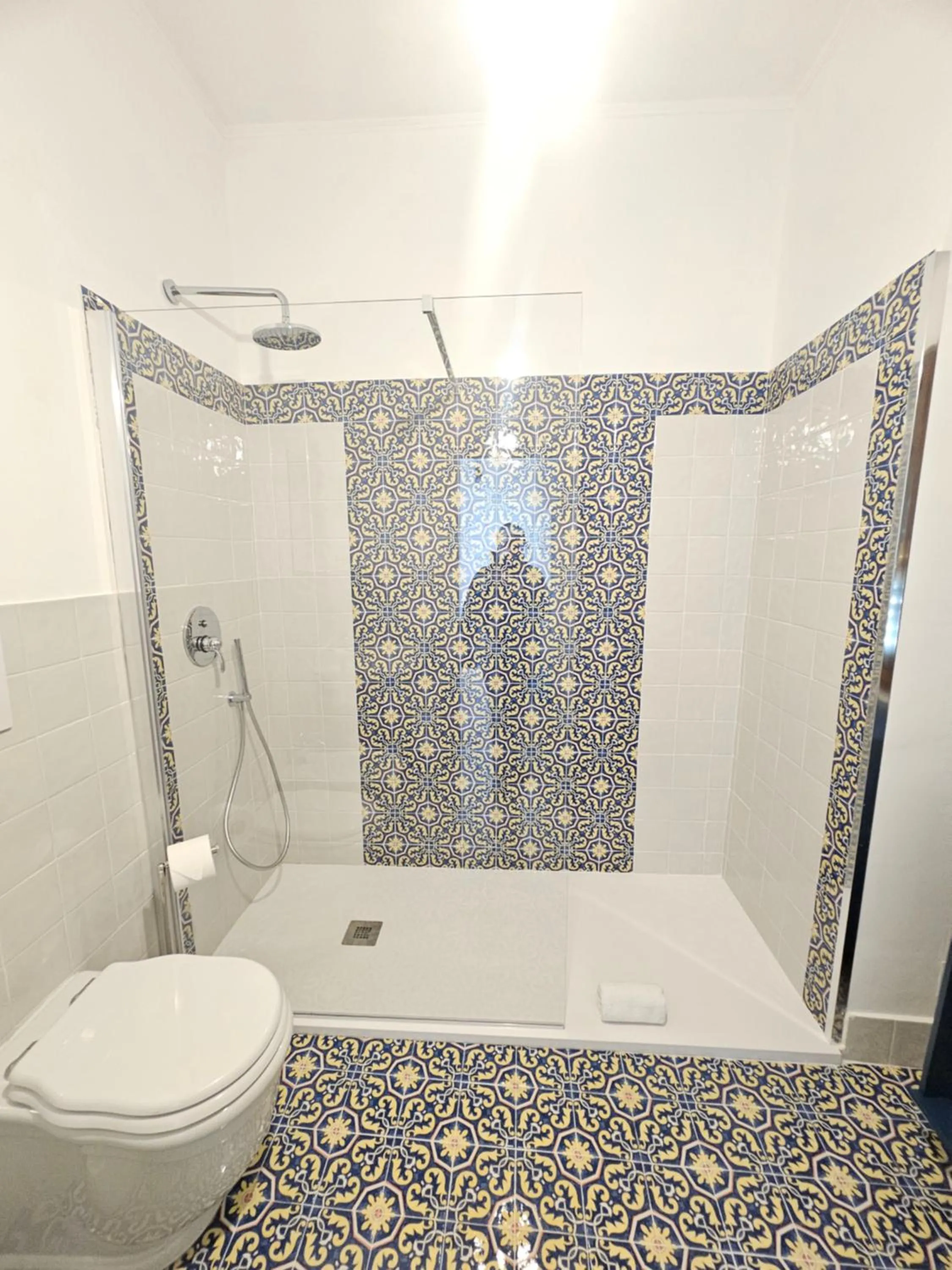 Shower in il faro di serapide