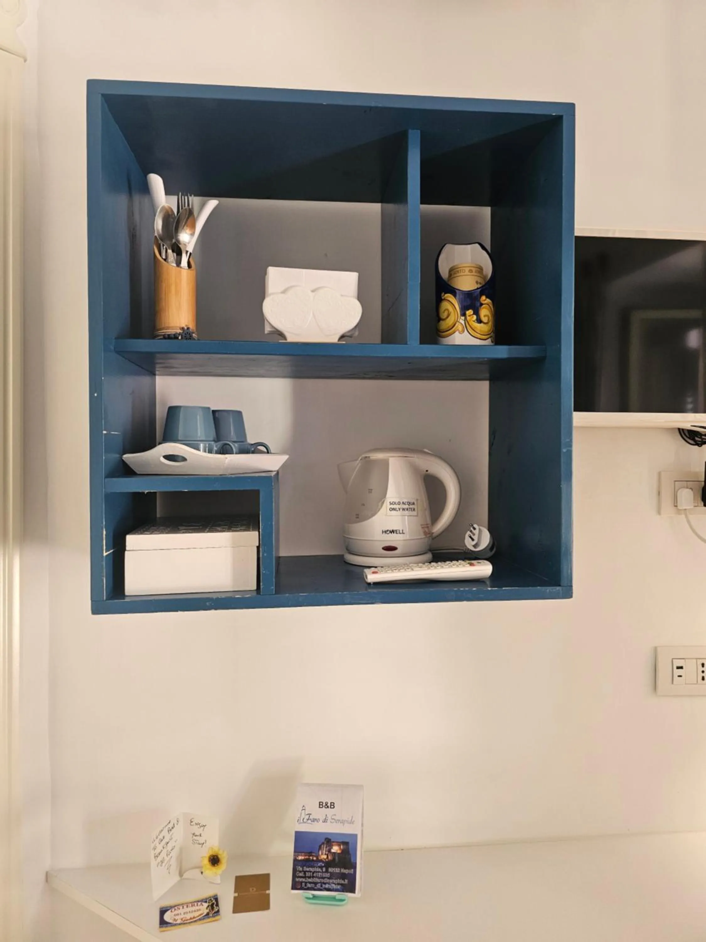 Coffee/tea facilities in il faro di serapide