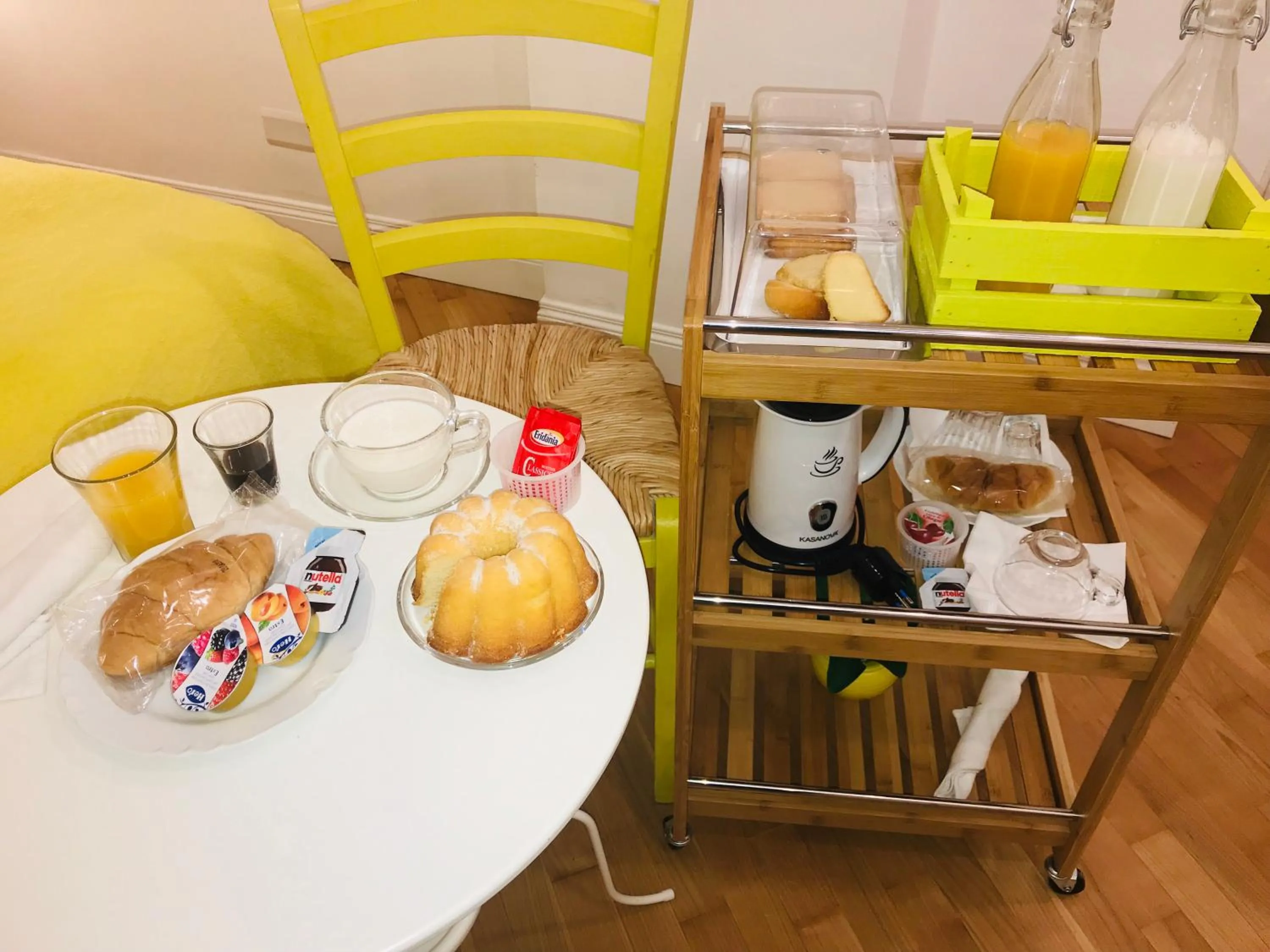 Coffee/tea facilities in il faro di serapide