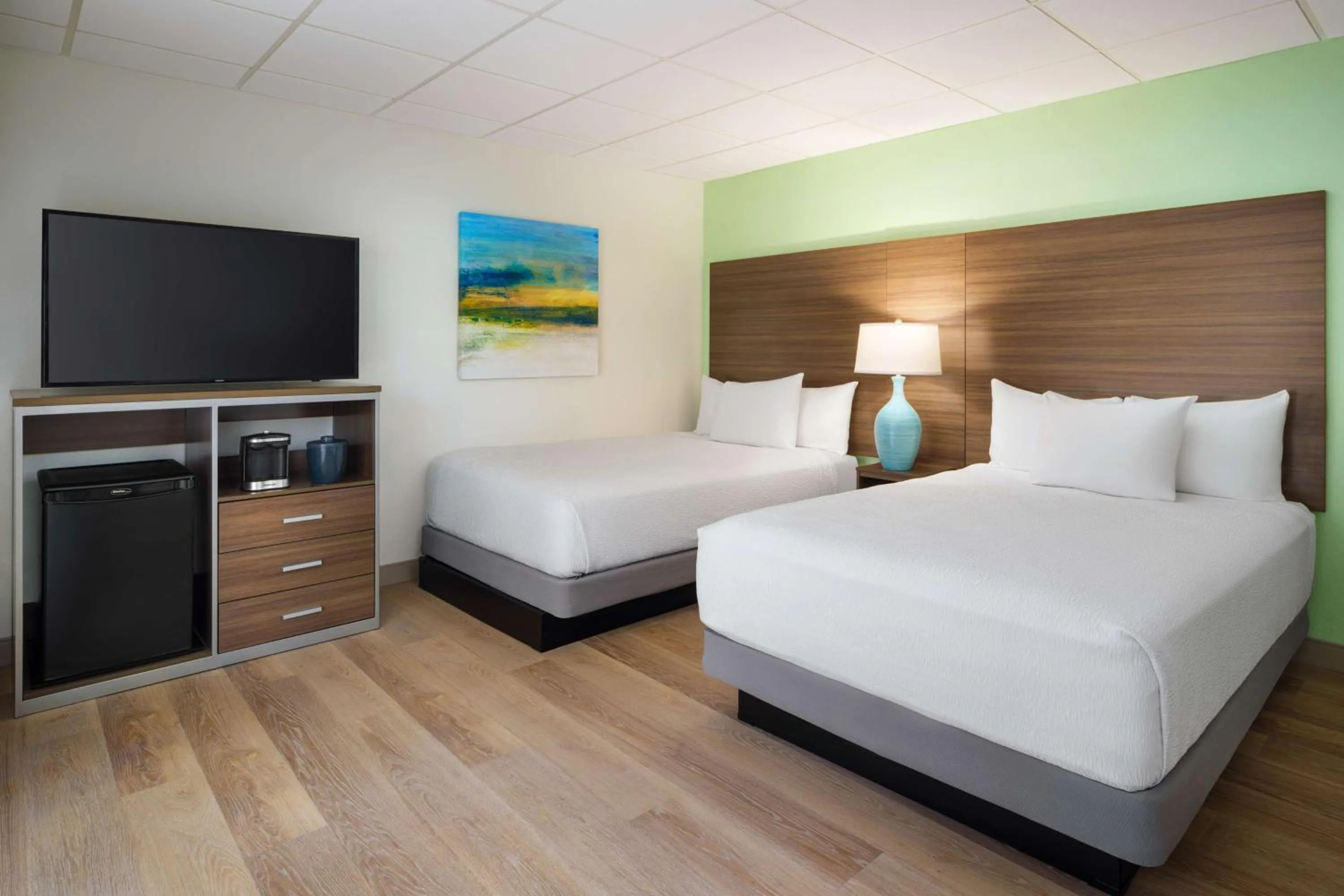 Shower, Bed in Best Western Naples Inn & Suites