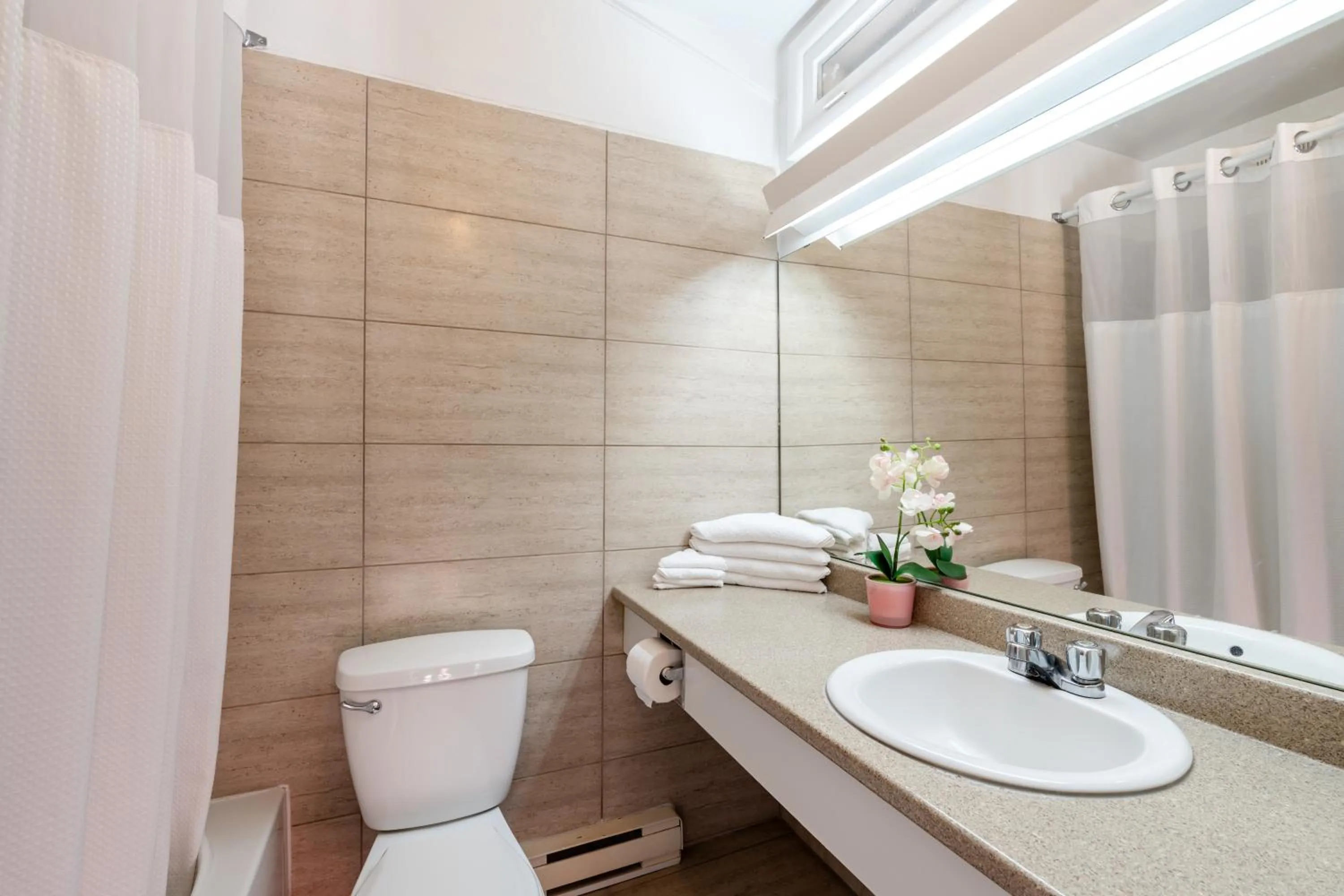 Bathroom in Hotel Motel Bonsoir