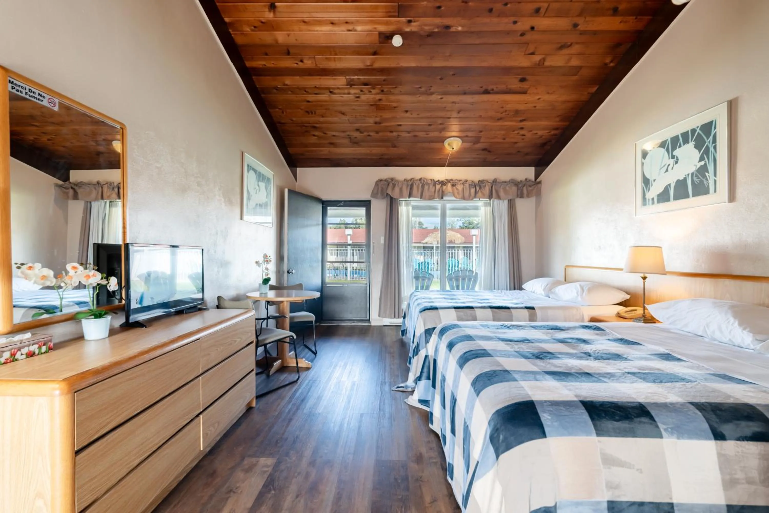 Bed in Hotel Motel Bonsoir