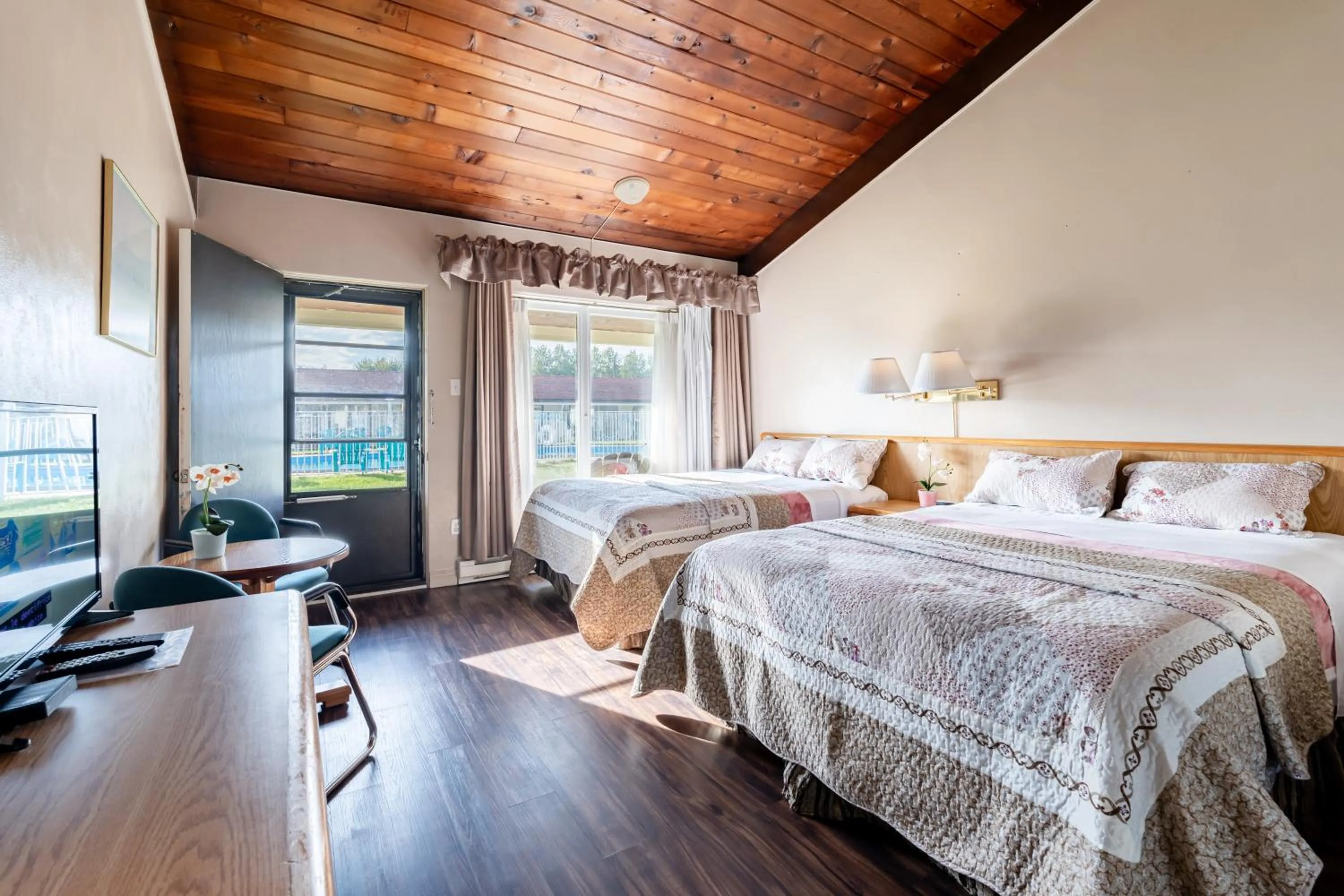 Bed in Hotel Motel Bonsoir