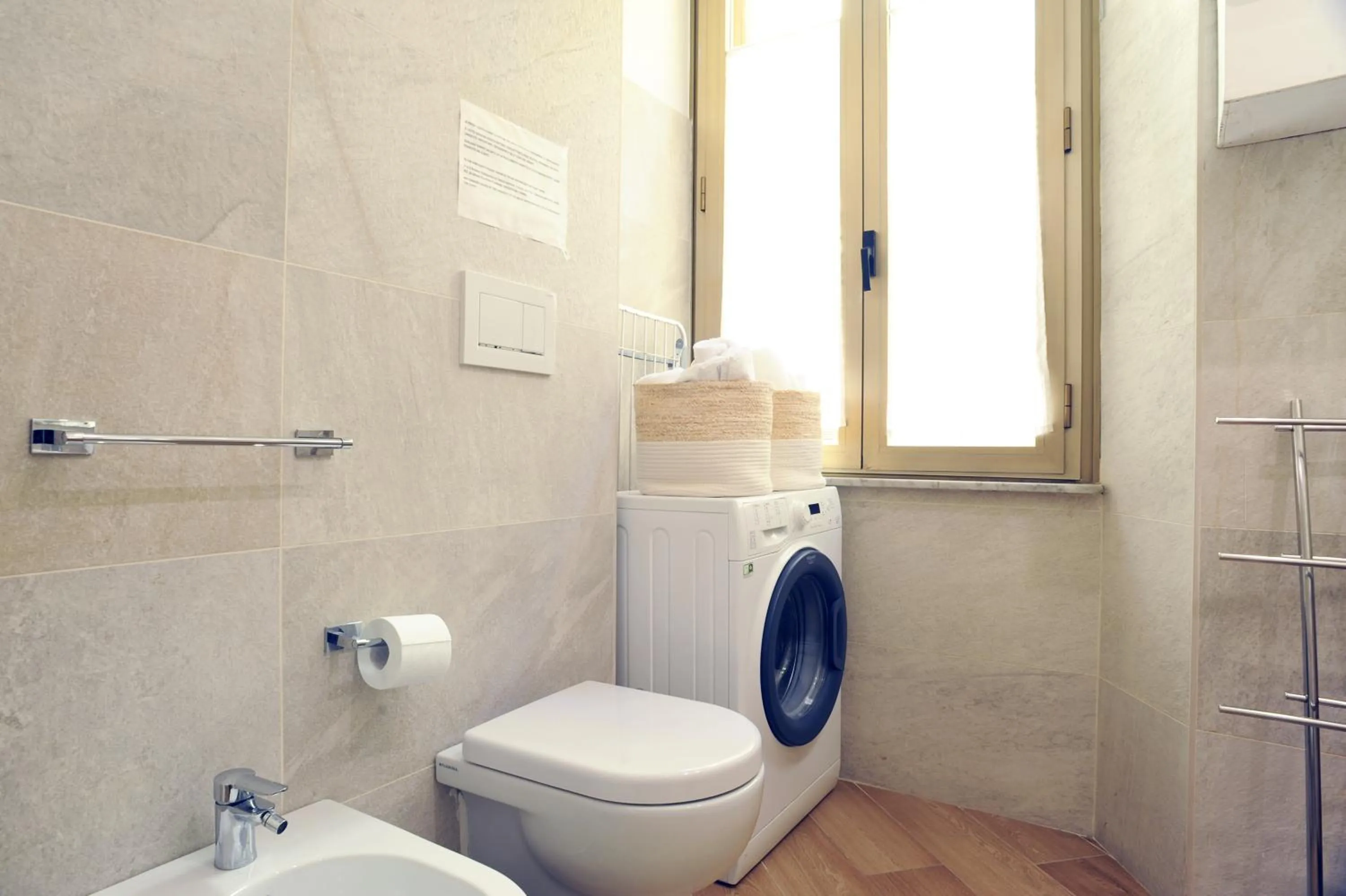 Bathroom in Home Vaticano 50 steps from Museum