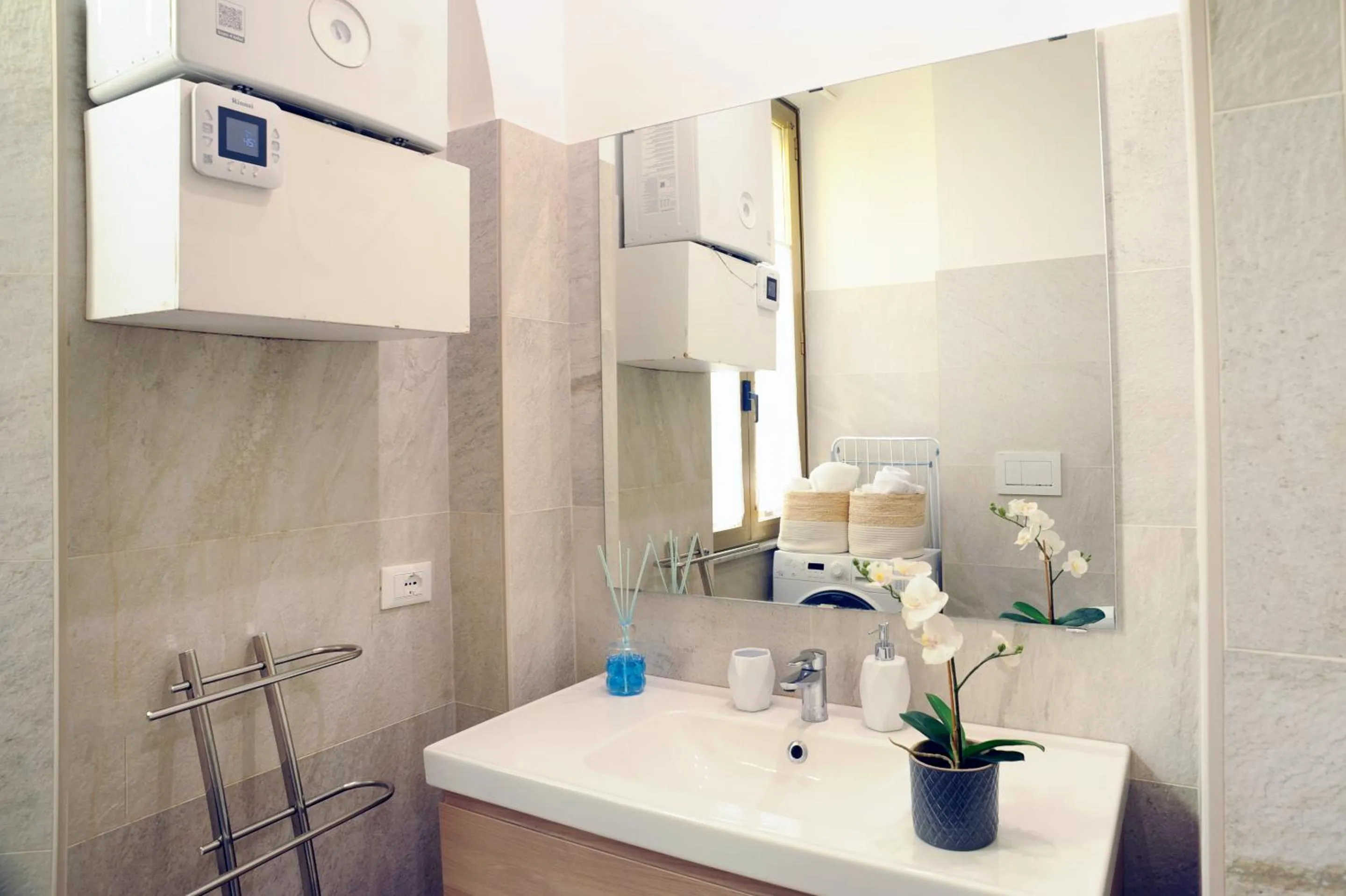 Bathroom in Home Vaticano 50 steps from Museum