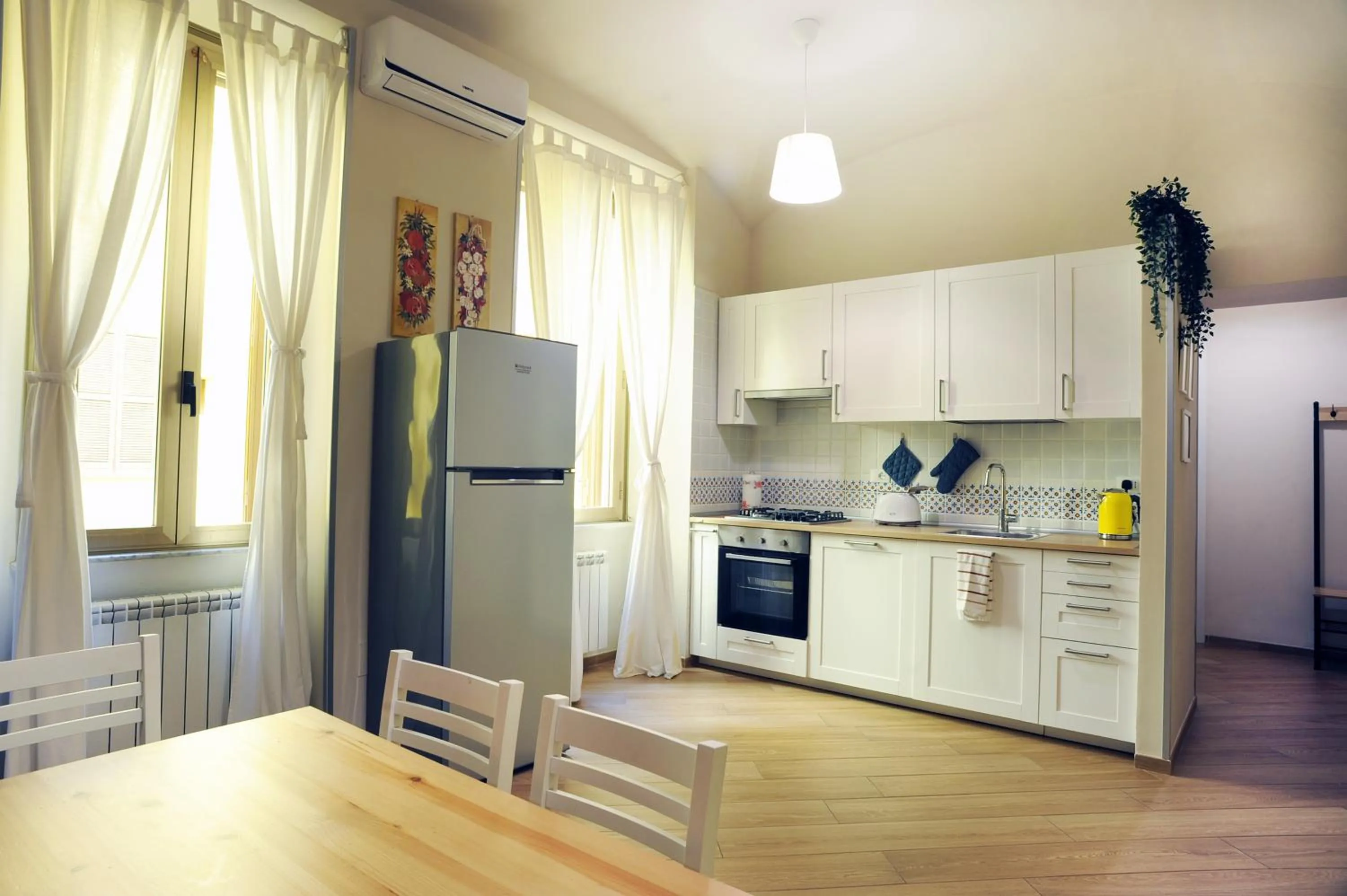 Kitchen or kitchenette in Home Vaticano 50 steps from Museum