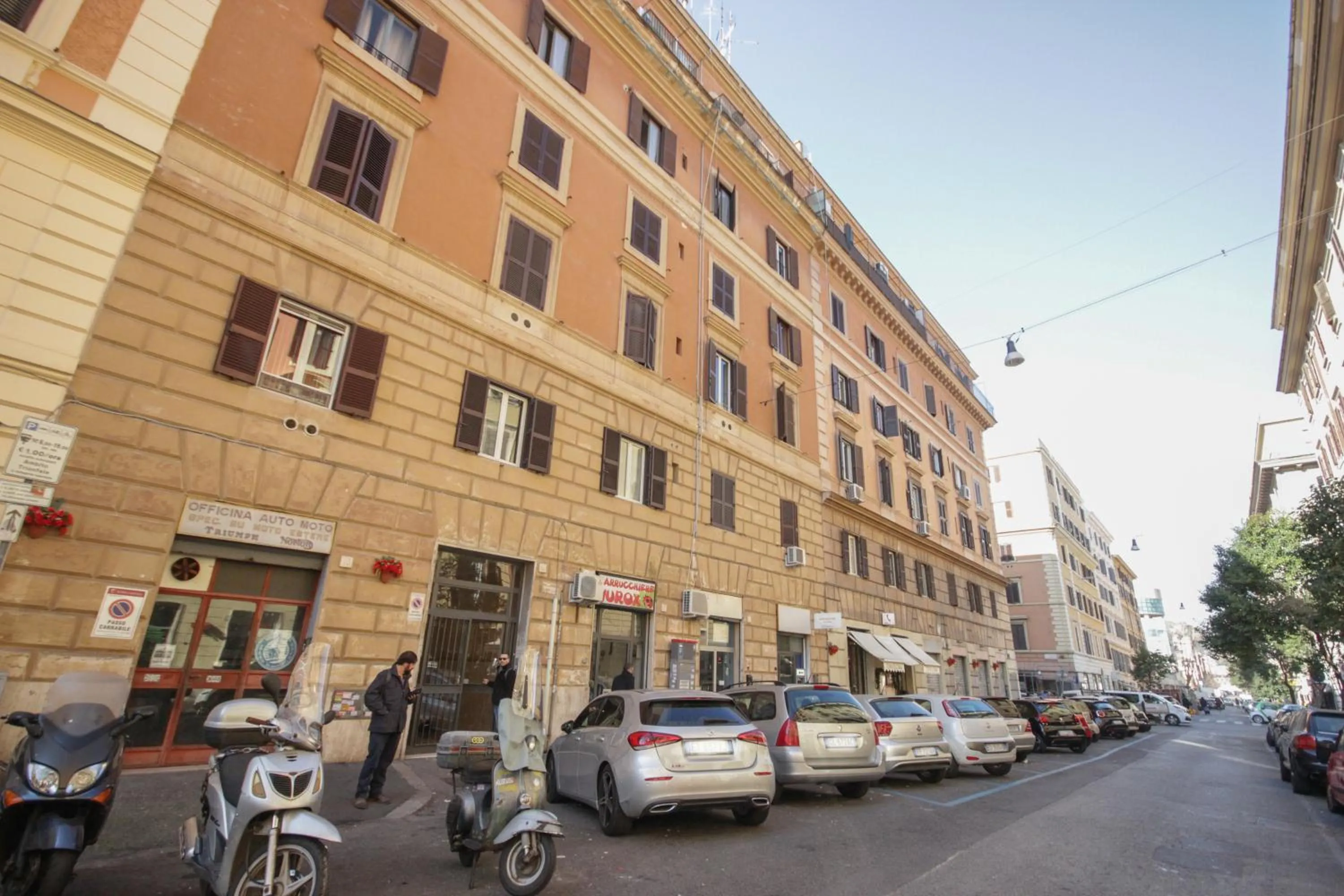 Property building in Home Vaticano 50 steps from Museum