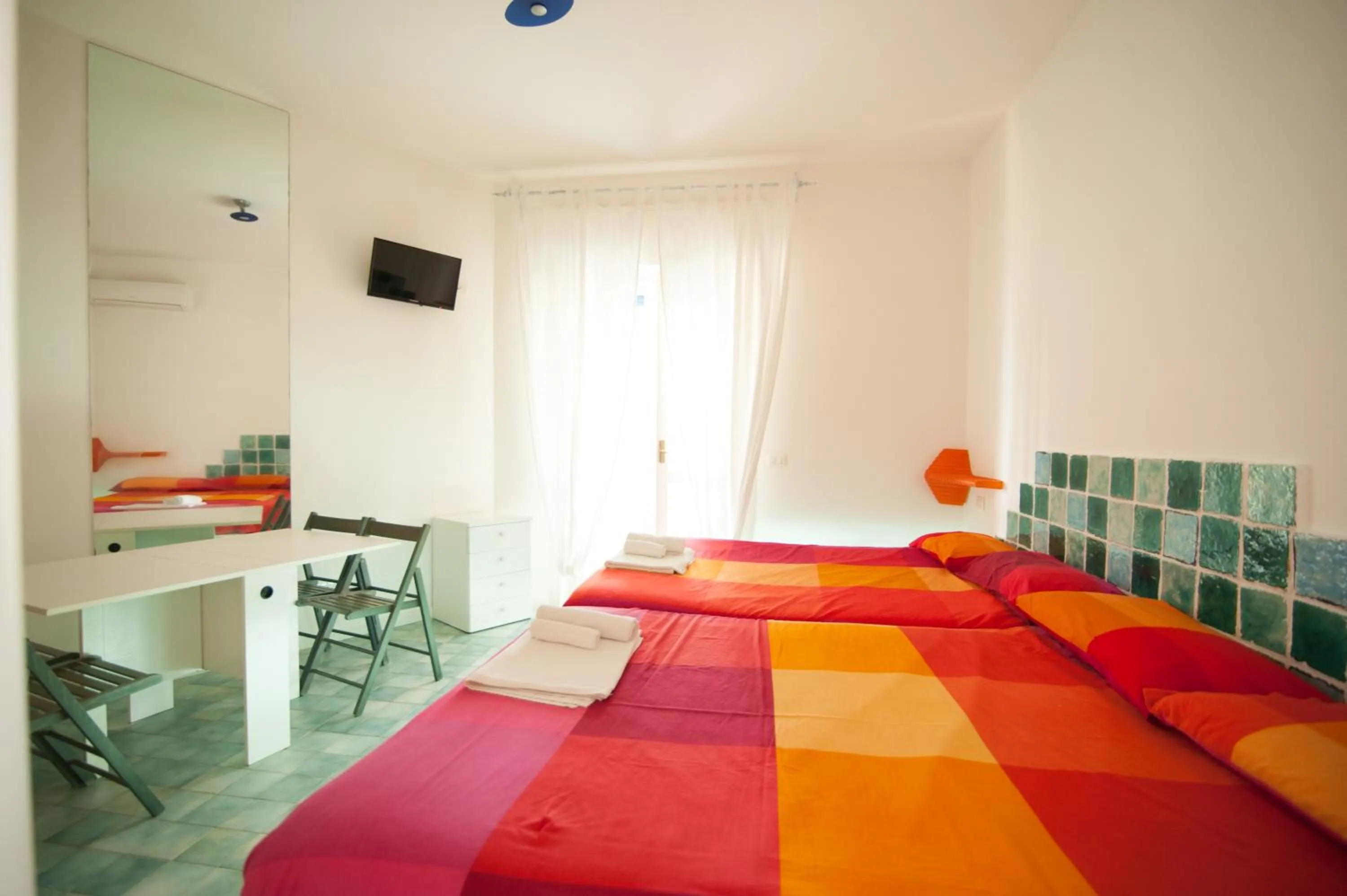 Photo of the whole room, Bed in Suite House L'Isola Che Non C'è