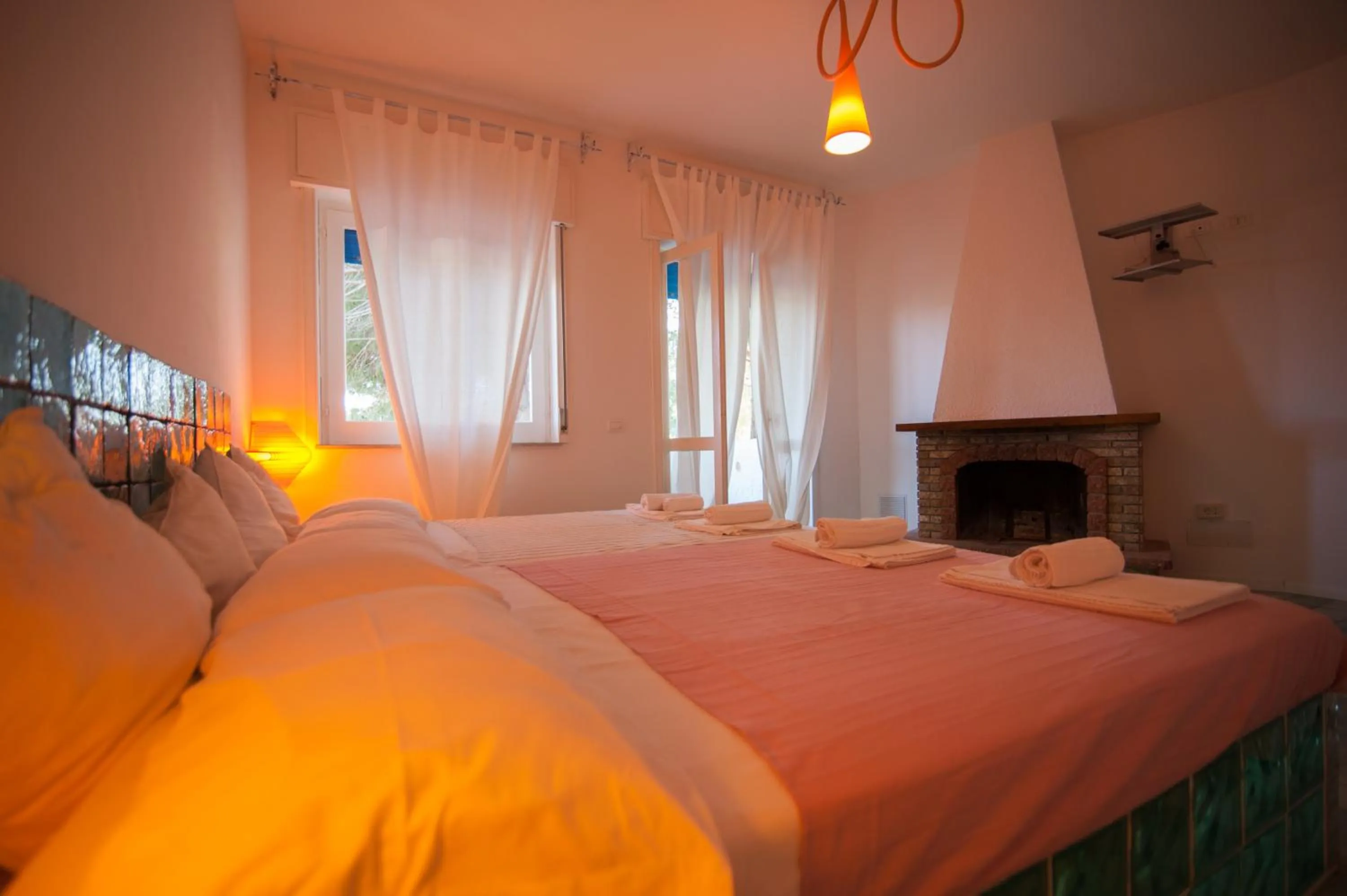 Photo of the whole room, Bed in Suite House L'Isola Che Non C'è