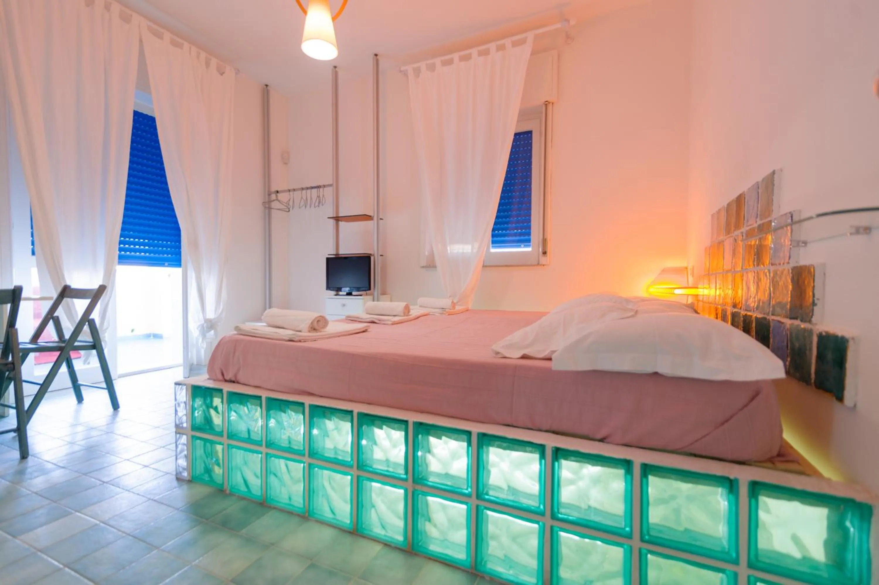 Photo of the whole room, Bed in Suite House L'Isola Che Non C'è