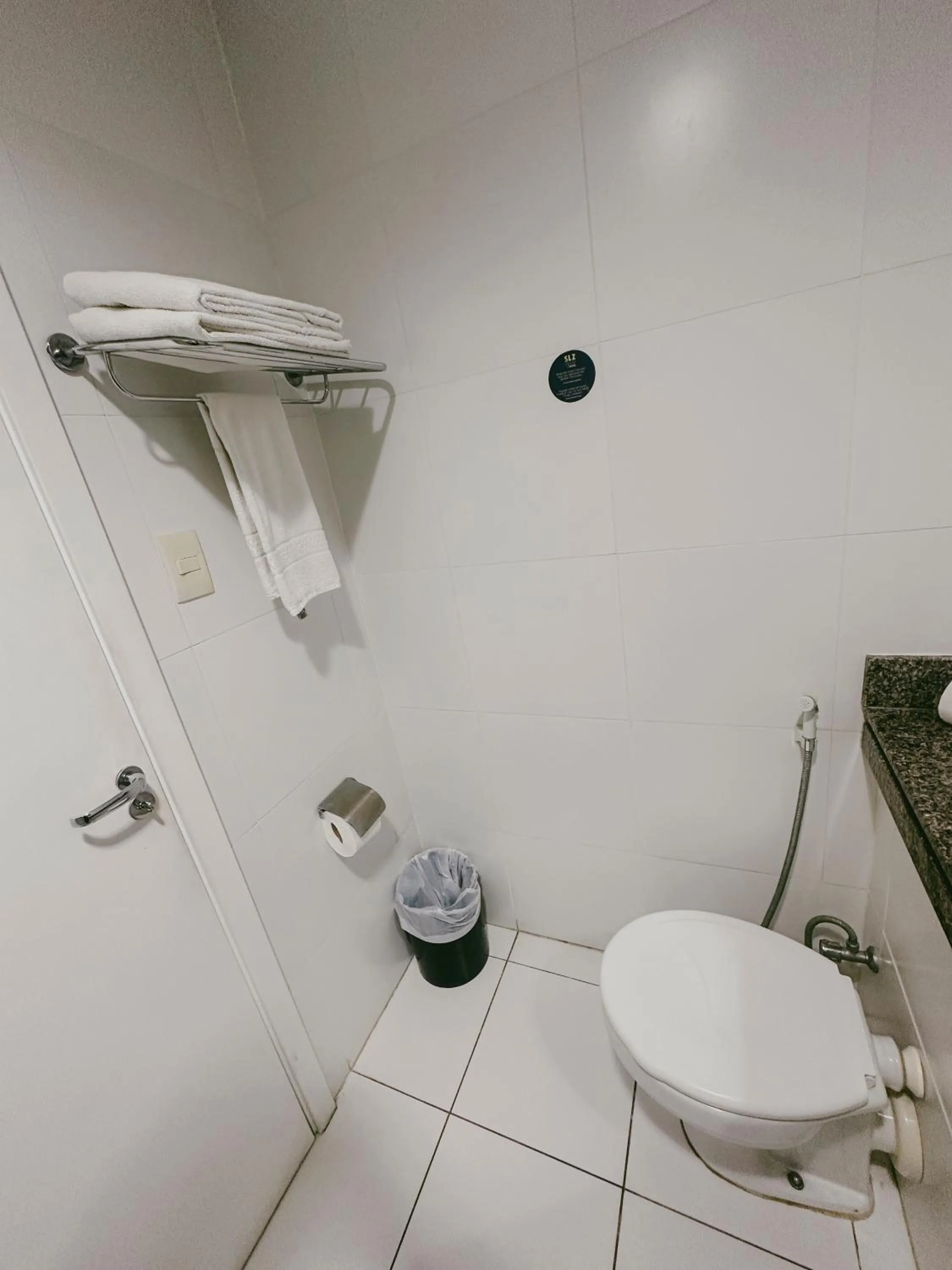 Toilet in SLZ Lagoa Hotel