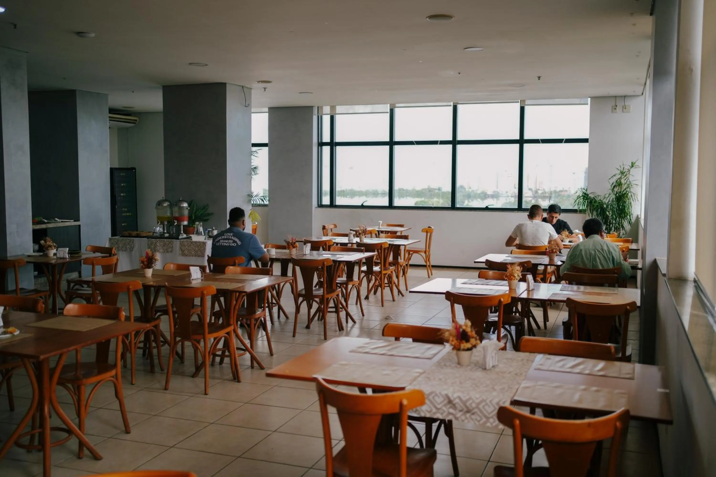 Restaurant/places to eat in SLZ Lagoa Hotel