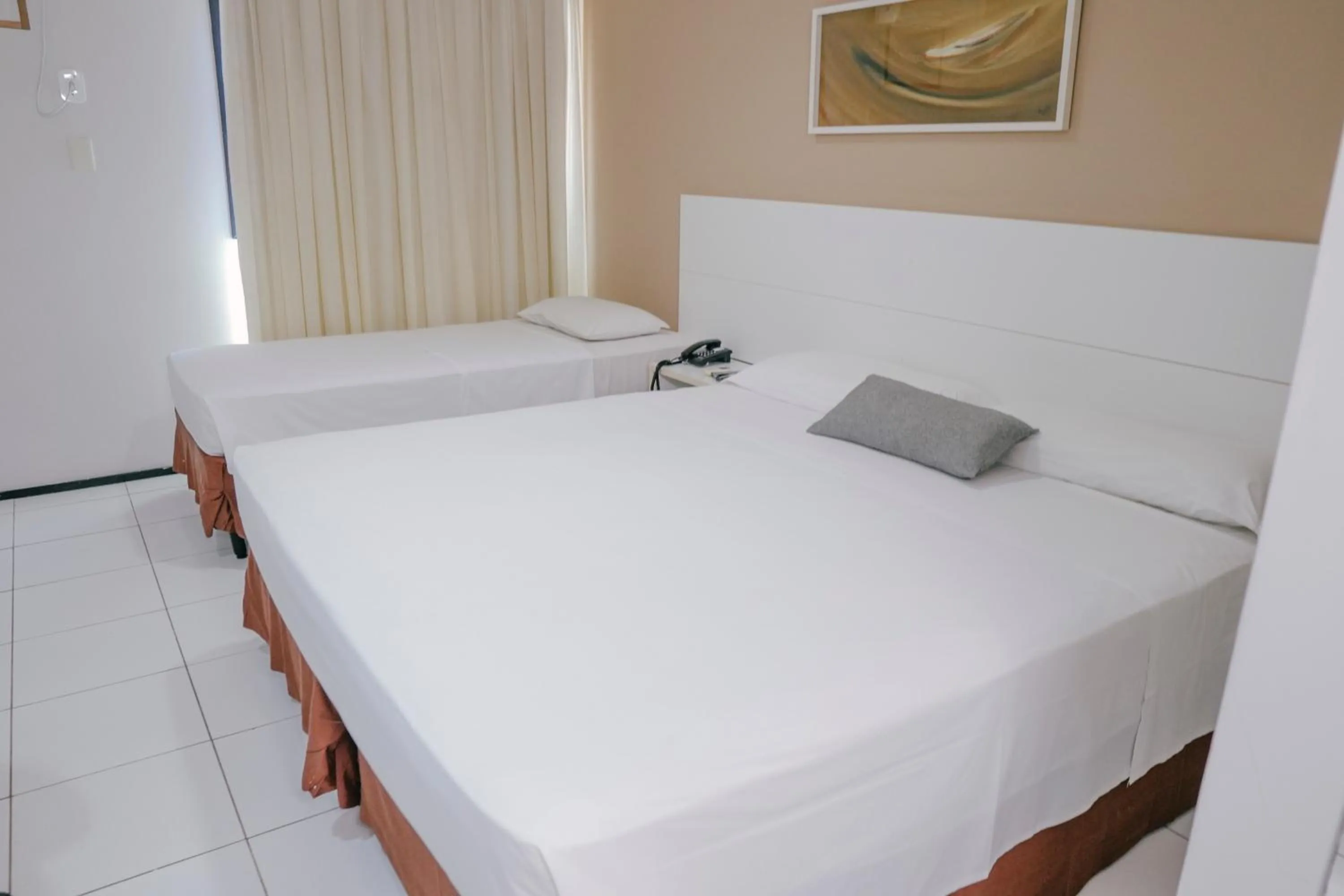 Bed in SLZ Lagoa Hotel
