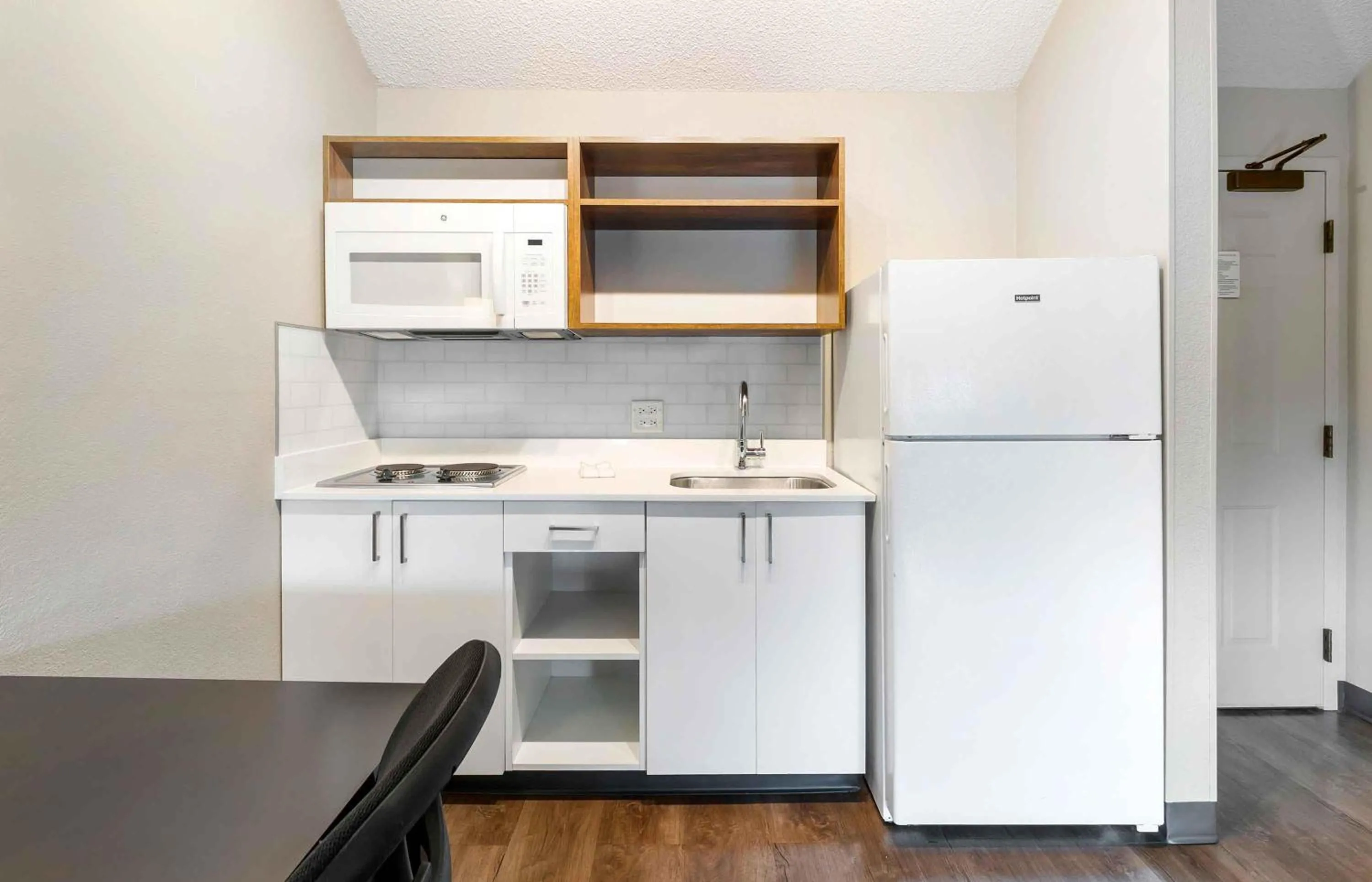 Kitchen or kitchenette in Extended Stay America Premier Suites - Miami - Airport - Miami Springs
