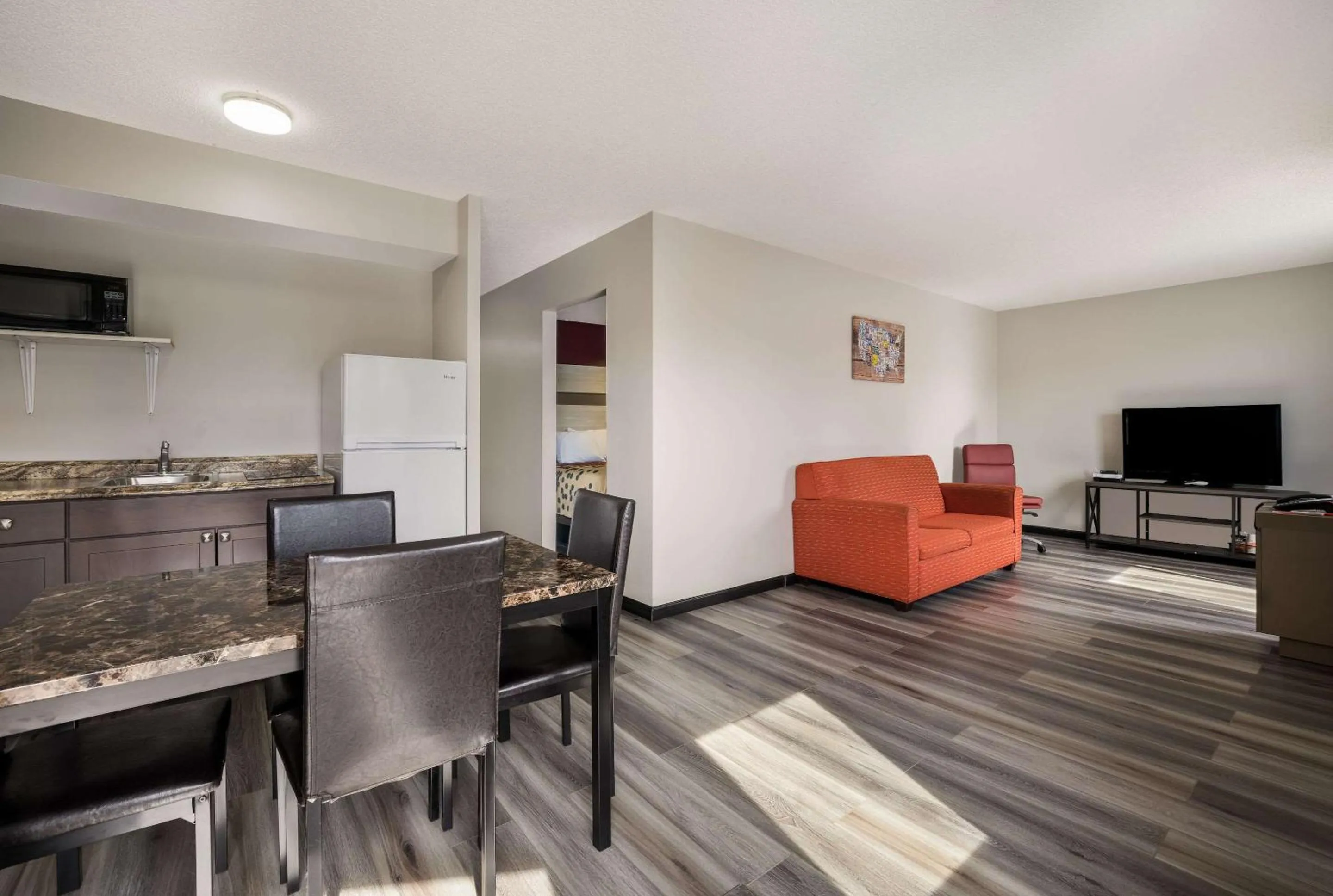 Bedroom in Econo Lodge Inn & Suites Canandaigua - Finger Lakes Area