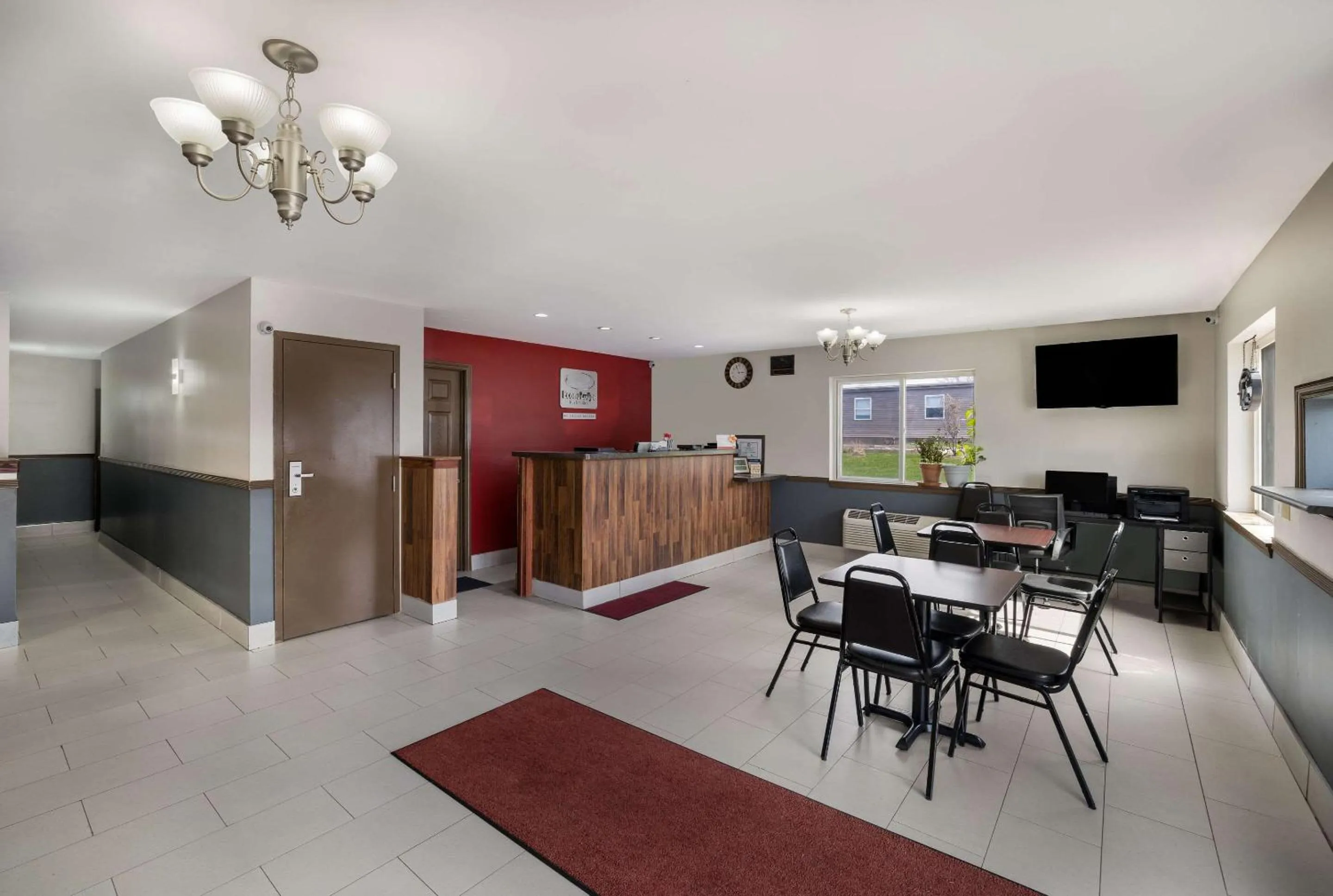 Lobby or reception in Econo Lodge Inn & Suites Canandaigua - Finger Lakes Area