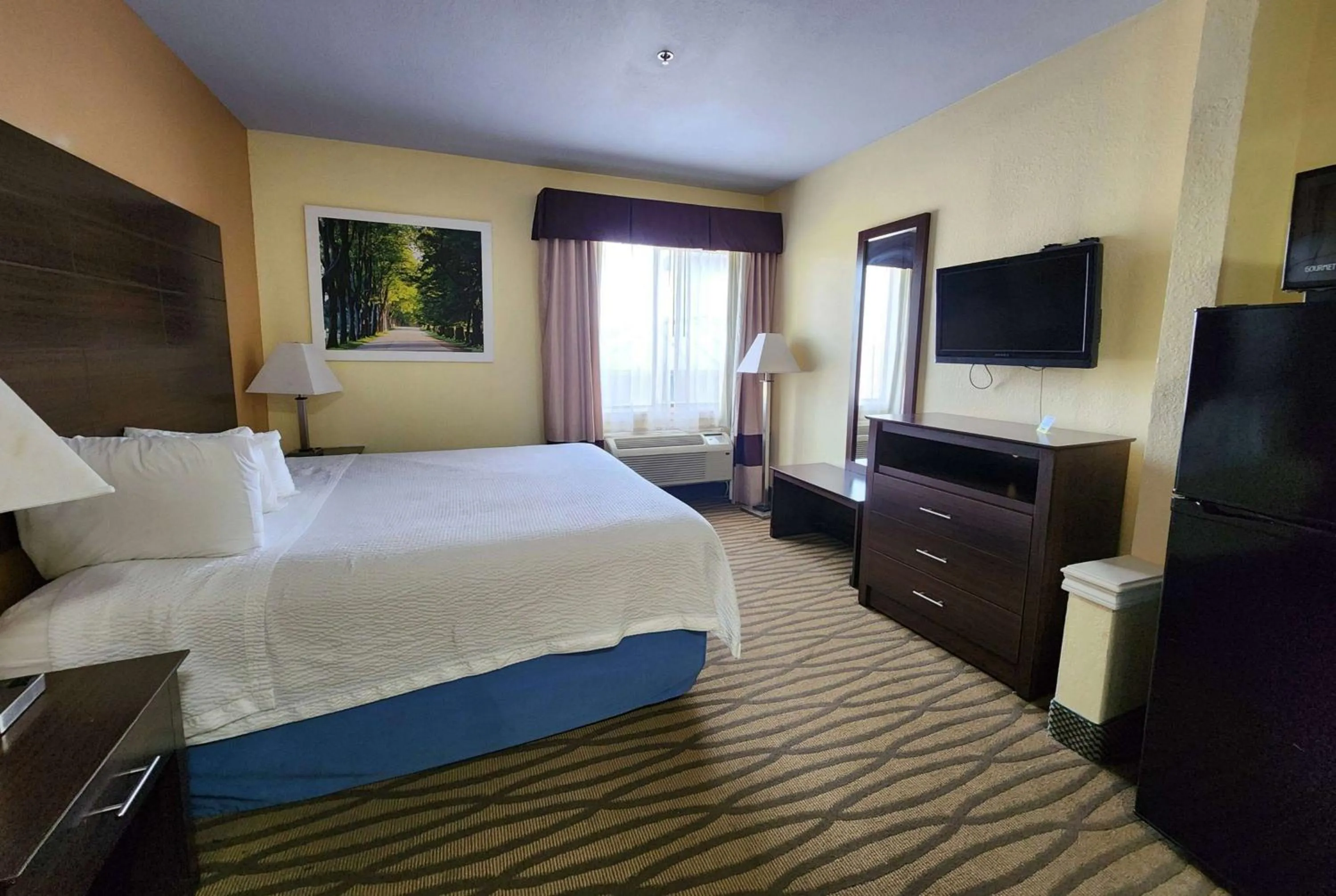 Photo of the whole room in Days Inn & Suites by Wyndham Pasadena