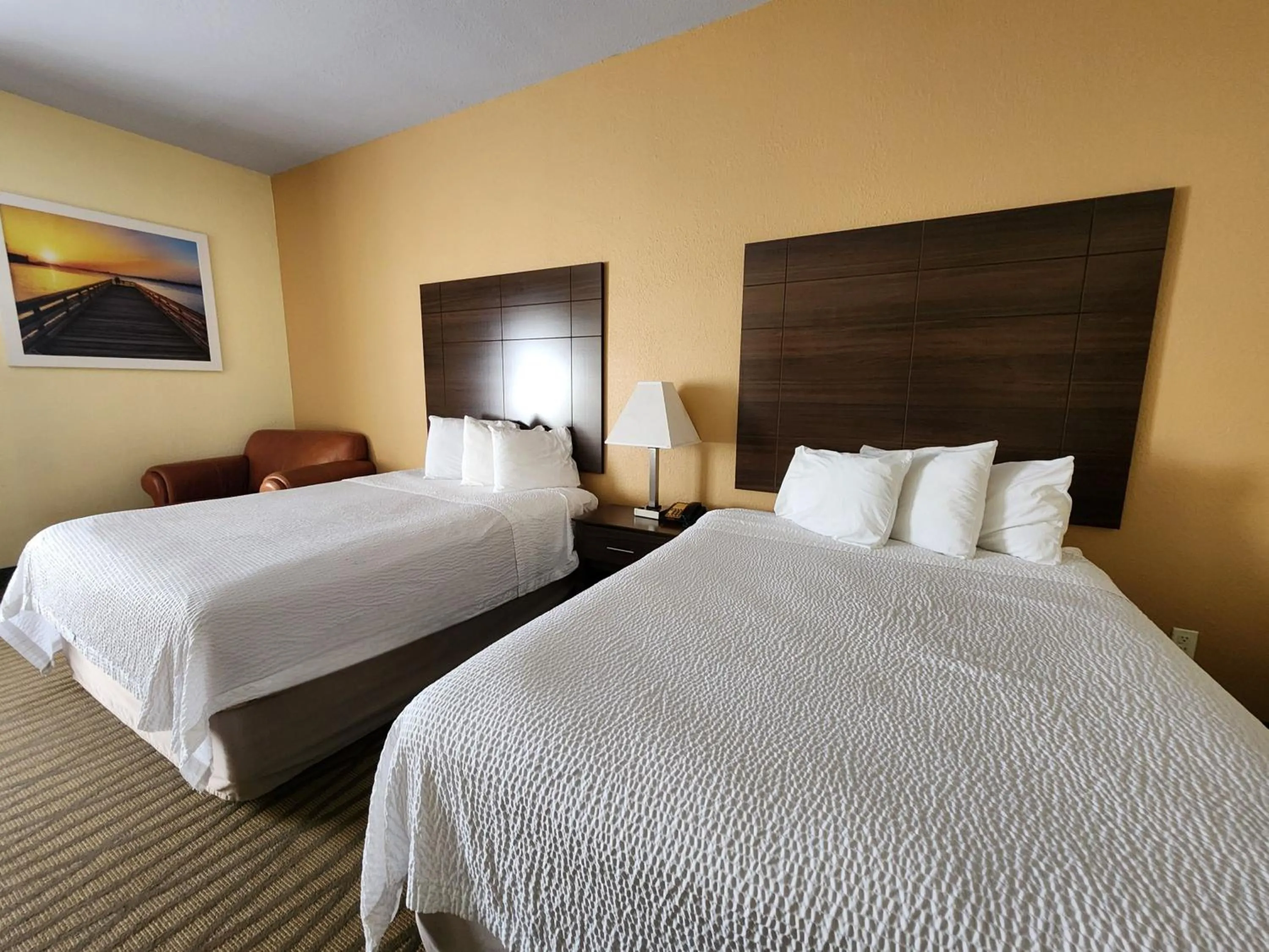 Bedroom, Bed in Studio 6 Suites Pasadena, TX