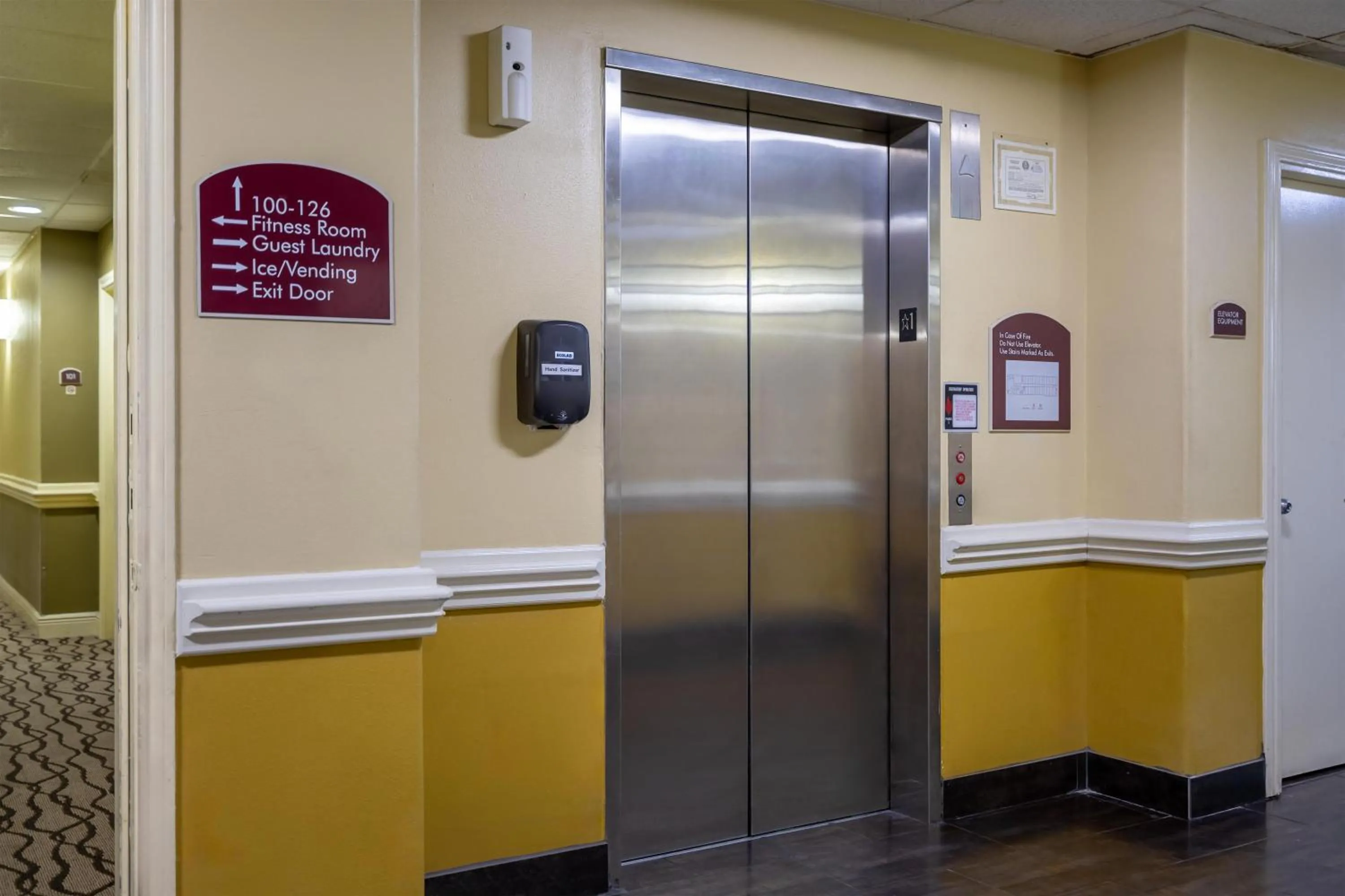 Property building in Studio 6 Suites Pasadena, TX