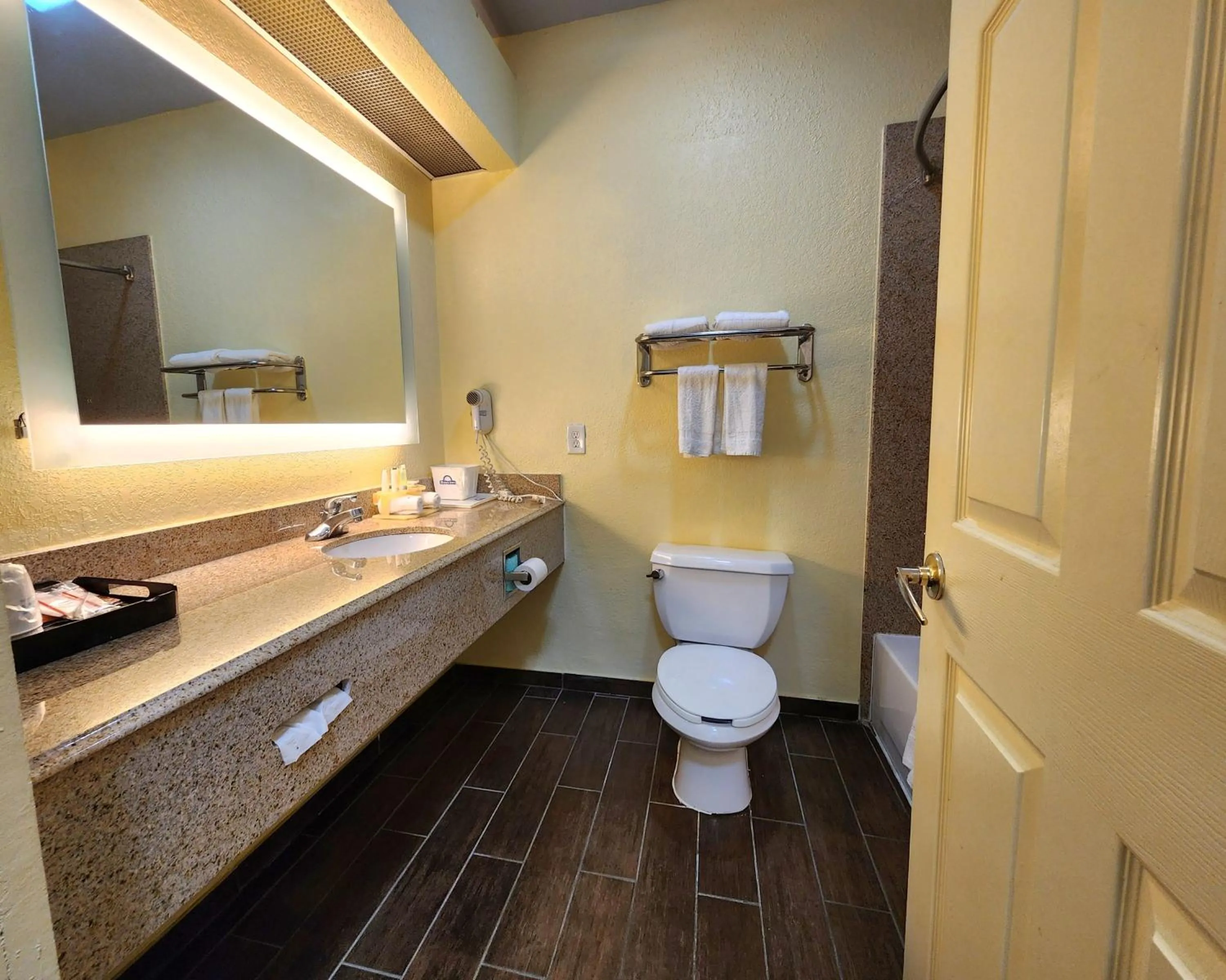 Bathroom in Studio 6 Suites Pasadena, TX