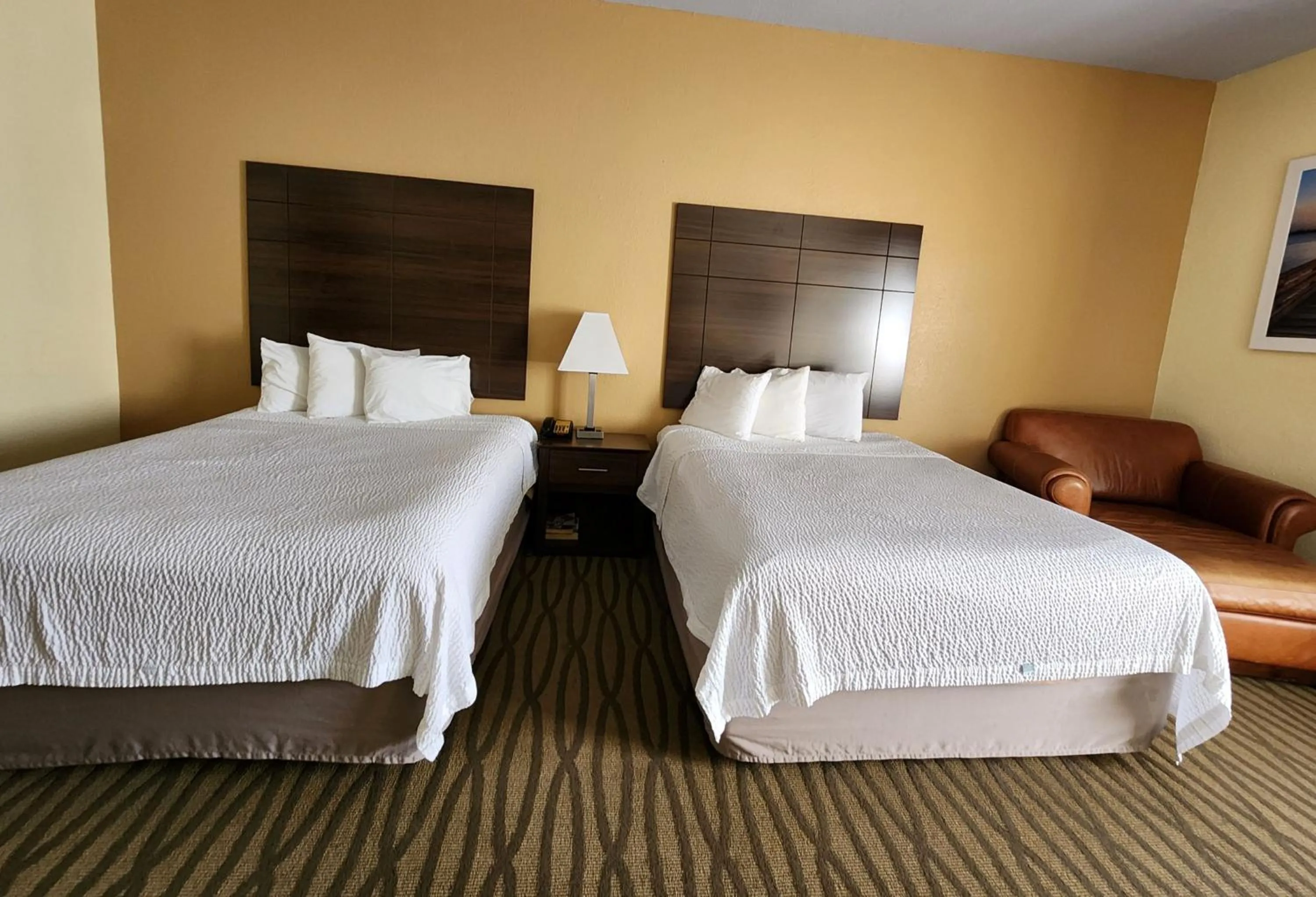 Bedroom, Bed in Studio 6 Suites Pasadena, TX