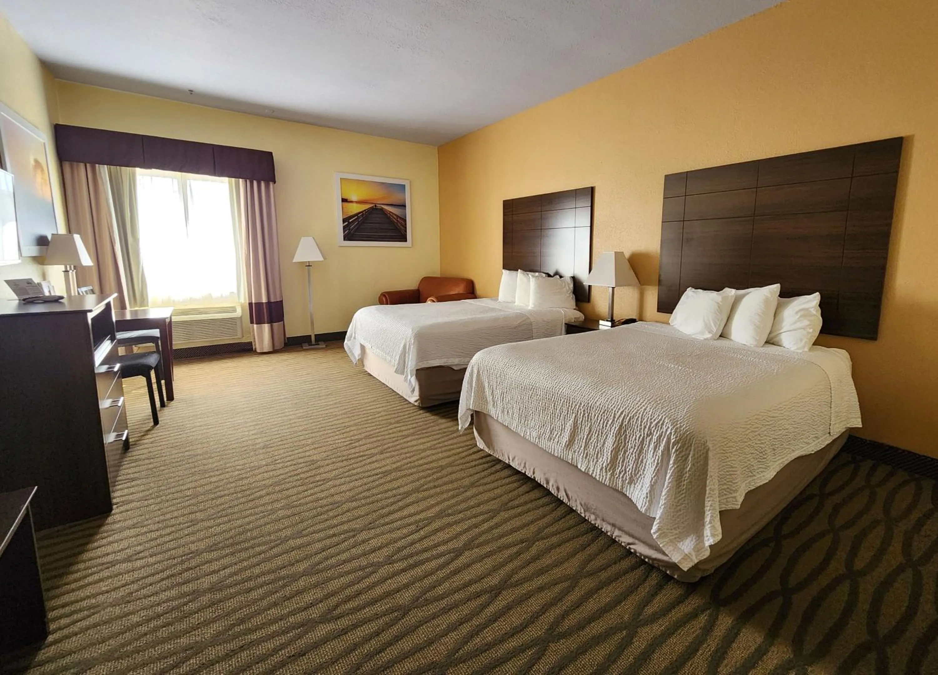 Bedroom, Bed in Studio 6 Suites Pasadena, TX