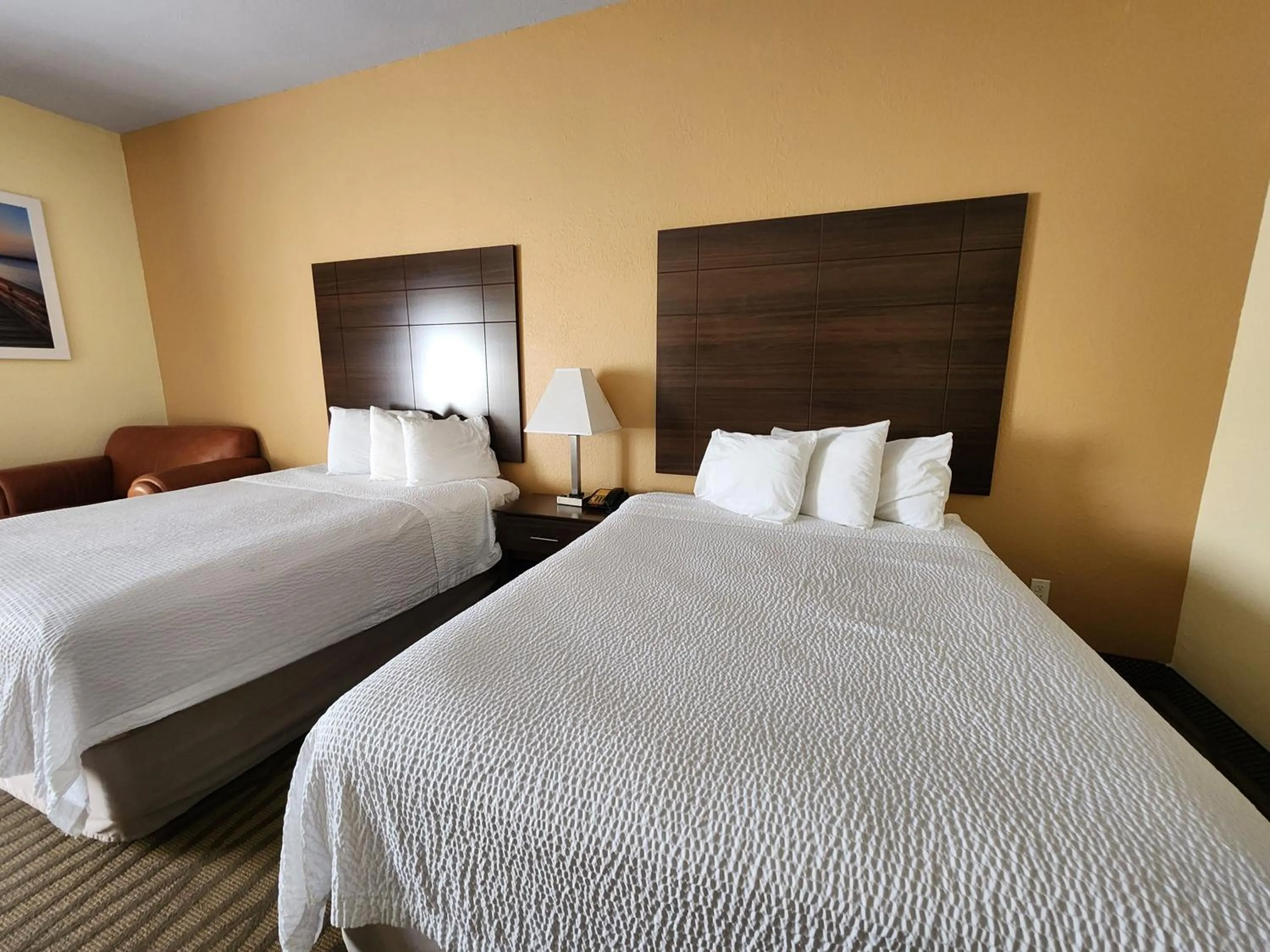 Bedroom, Bed in Studio 6 Suites Pasadena, TX