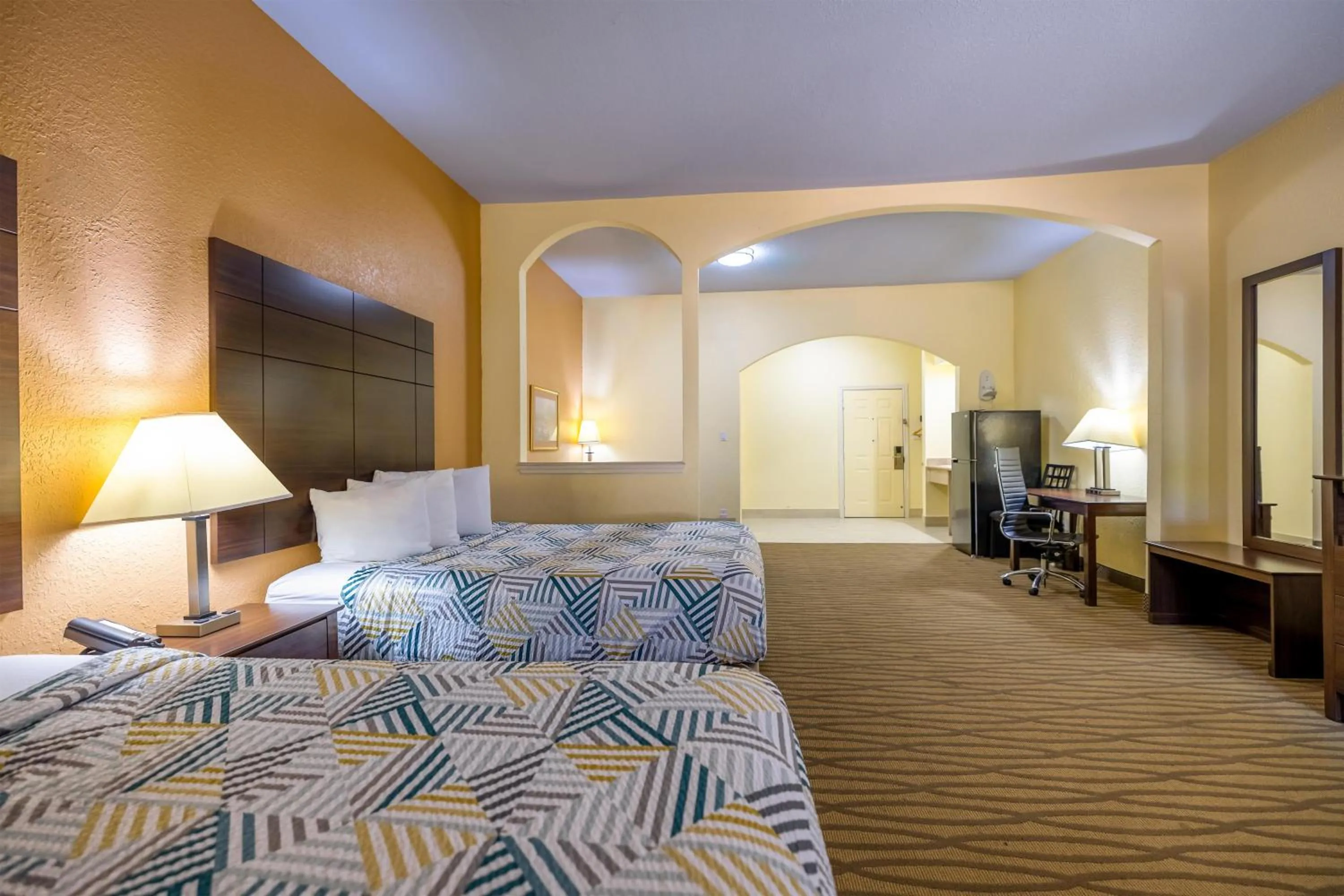 Photo of the whole room, Bed in Studio 6 Suites Pasadena, TX