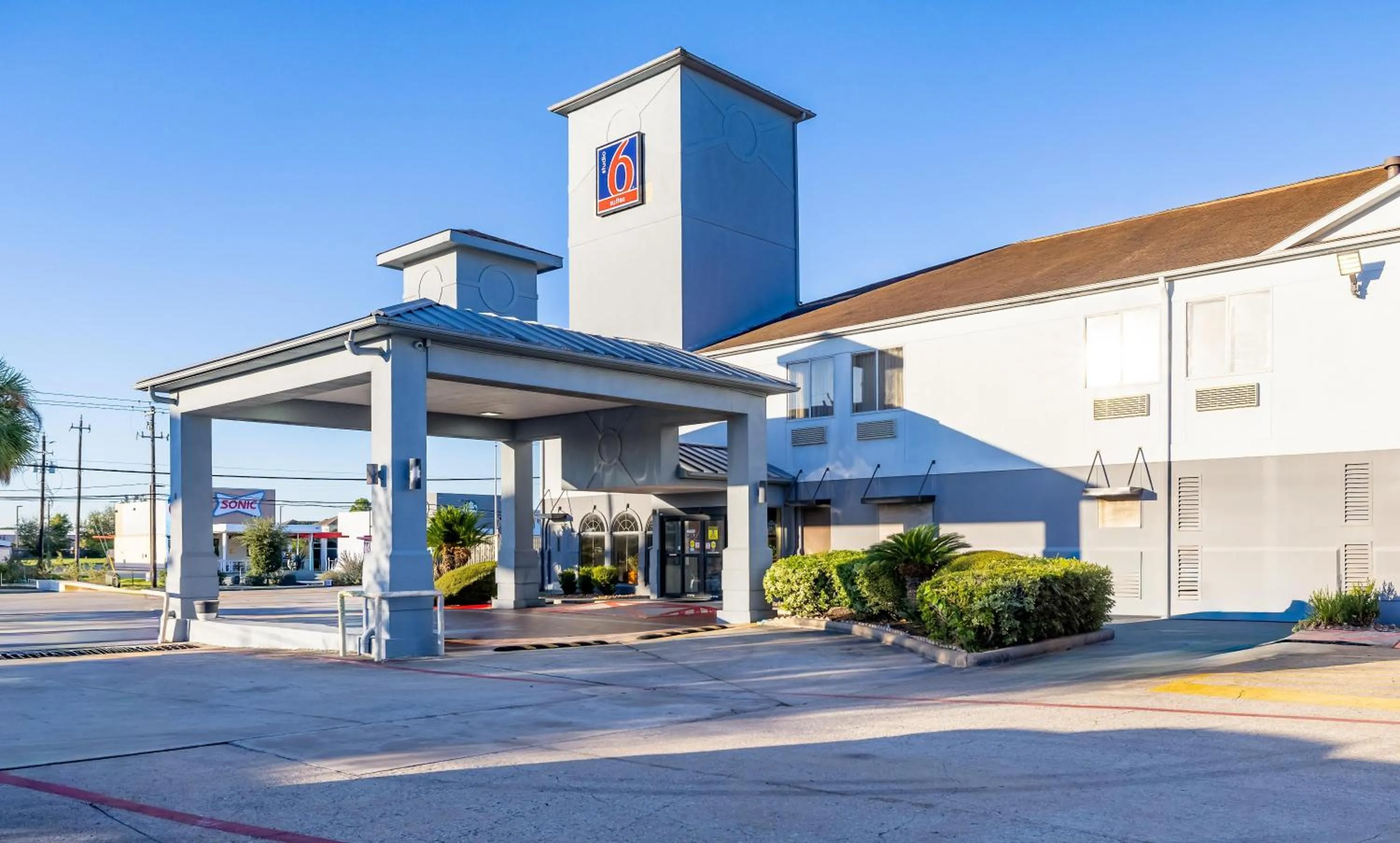 Property building in Studio 6 Suites Pasadena, TX