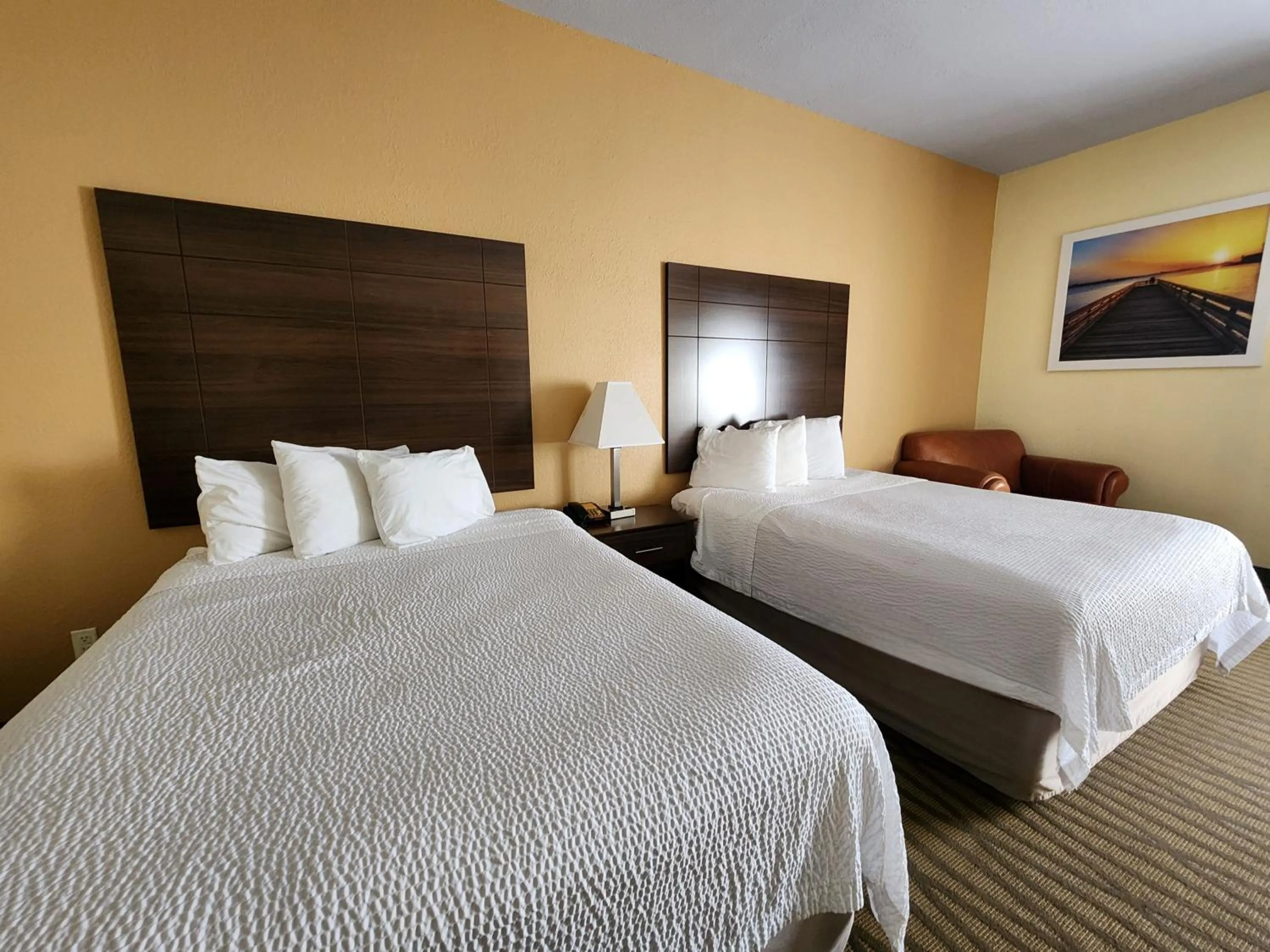 Bedroom, Bed in Studio 6 Suites Pasadena, TX