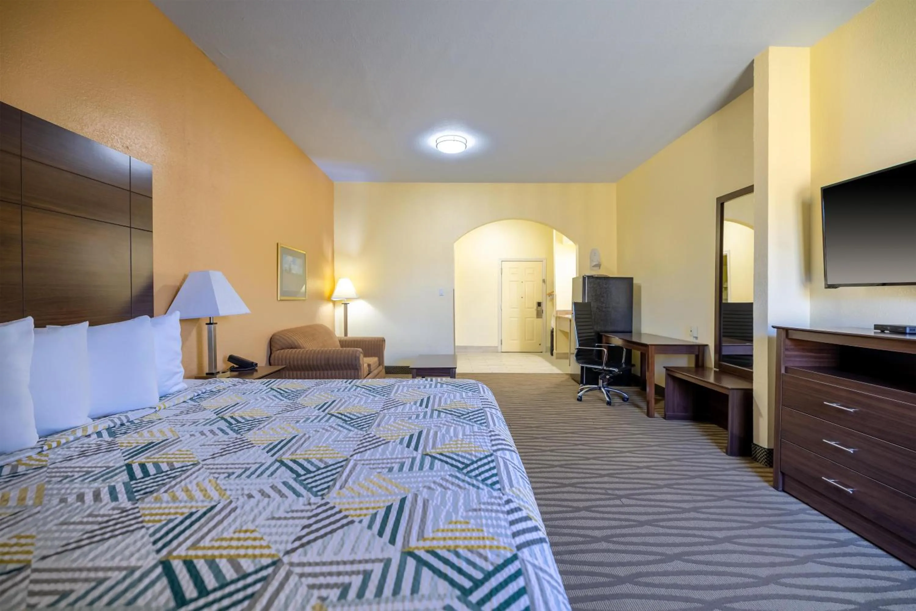 Photo of the whole room, Bed in Studio 6 Suites Pasadena, TX