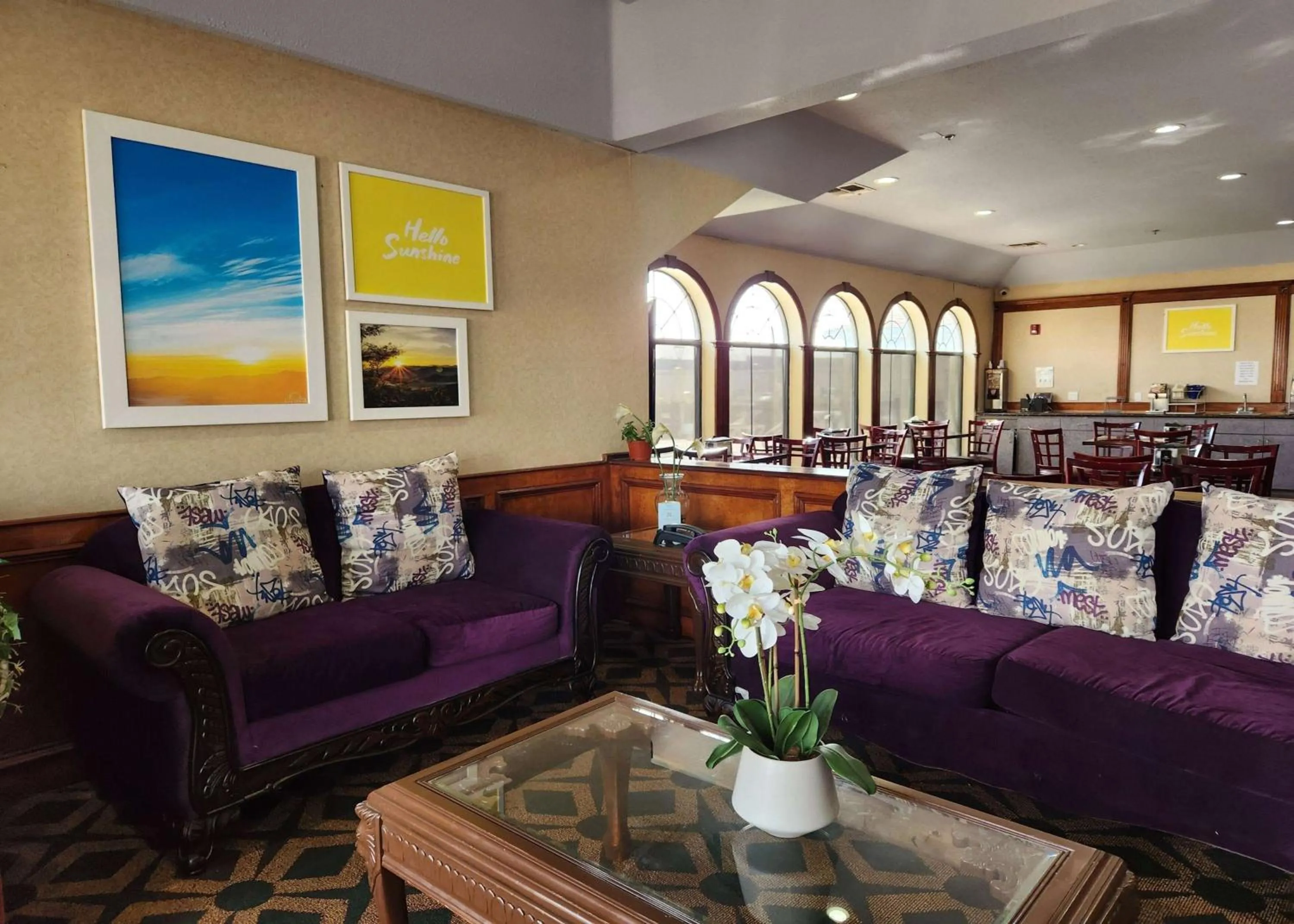 Lobby or reception in Days Inn & Suites by Wyndham Pasadena