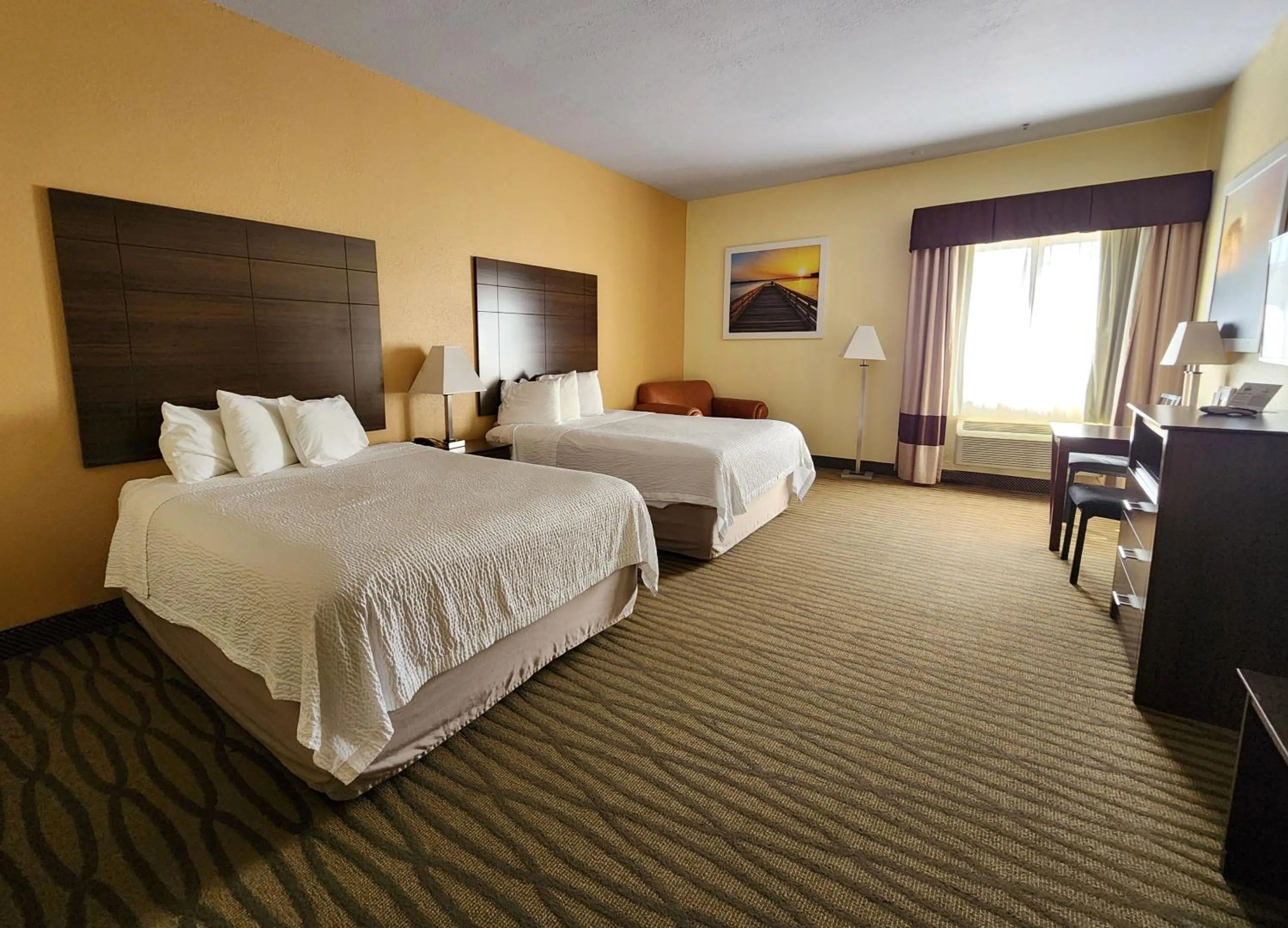 Bedroom, Bed in Studio 6 Suites Pasadena, TX