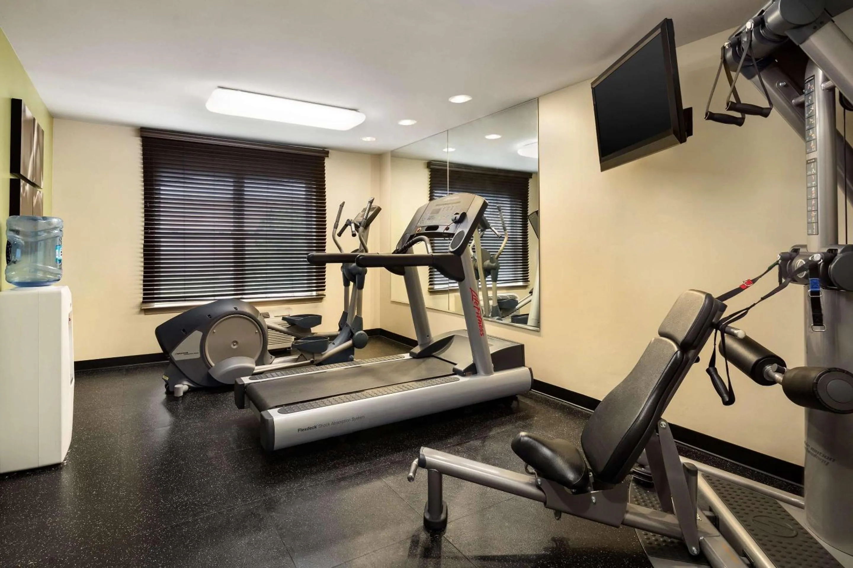 Fitness centre/facilities in Country Inn & Suites by Radisson, Washington Dulles International Airport, VA