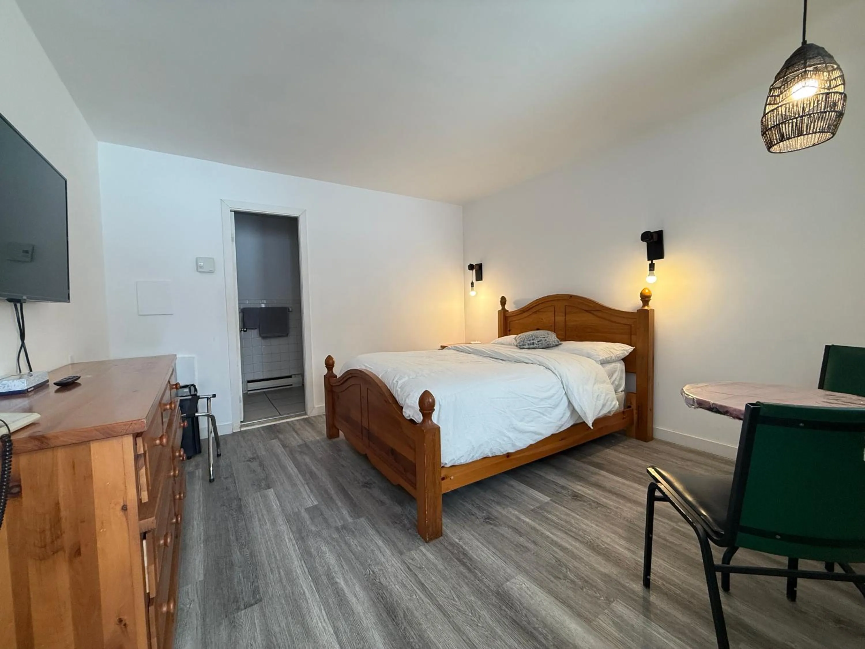 Bed in Hotel Motel La Marquise