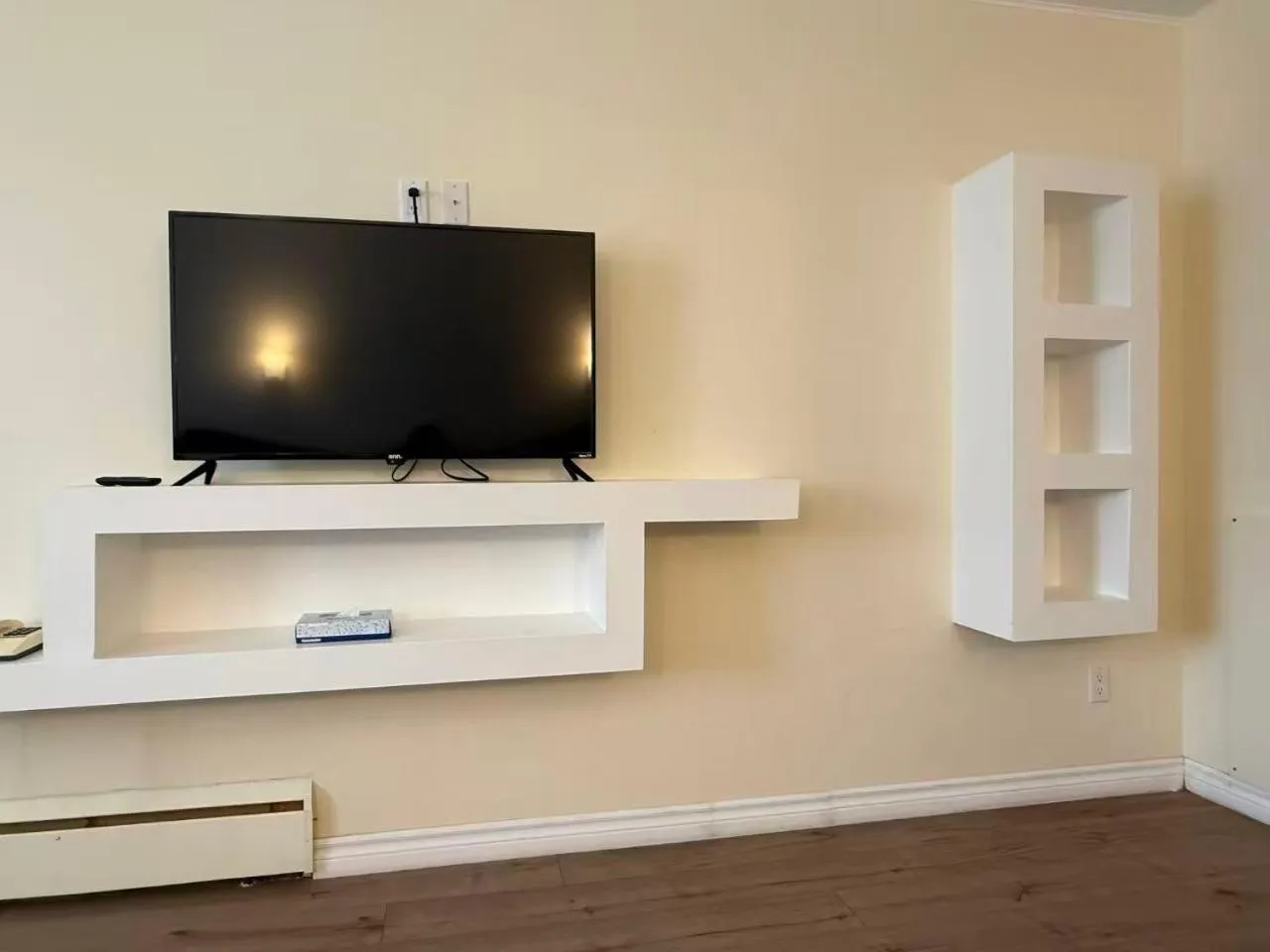 TV and multimedia in Hotel Motel La Marquise