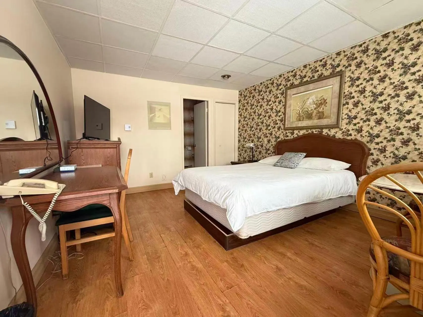 Photo of the whole room, Bed in Hotel Motel La Marquise