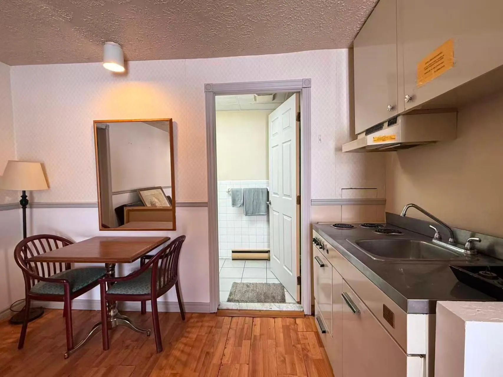 Kitchen or kitchenette in Hotel Motel La Marquise